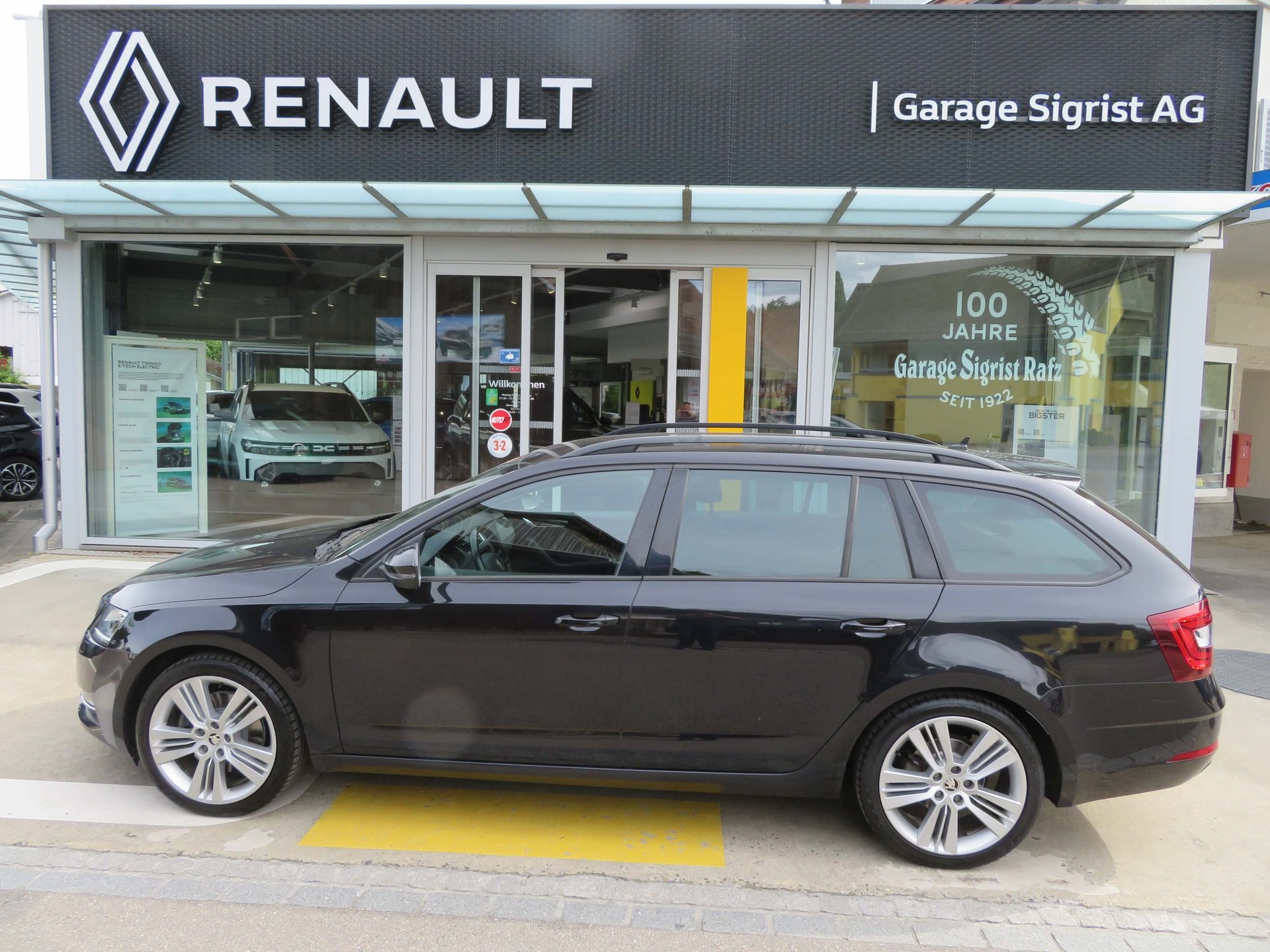SKODA Octavia Combi 1.8 TSI Style DSG-image-1