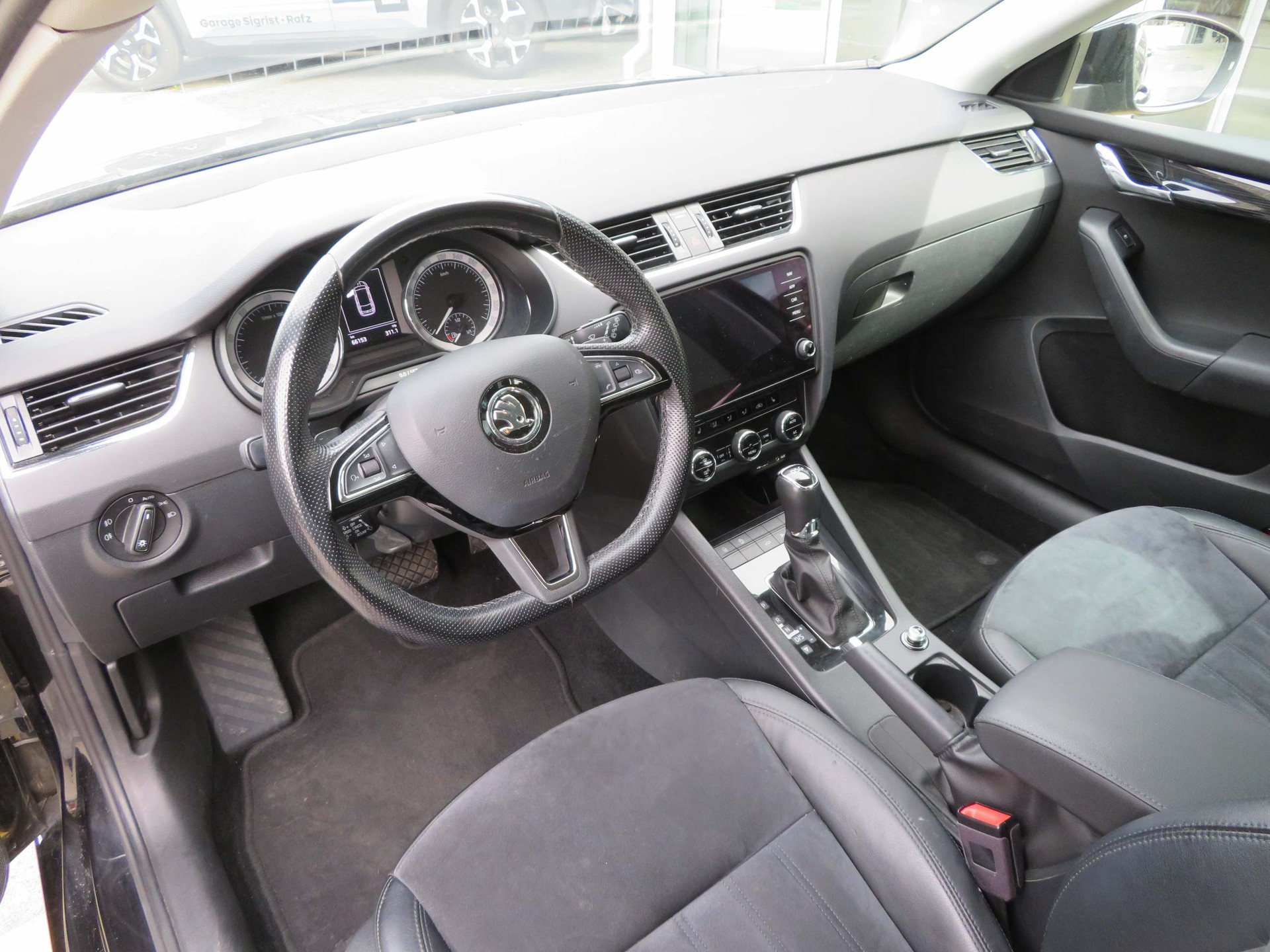 SKODA Octavia Combi 1.8 TSI Style DSG-image-10
