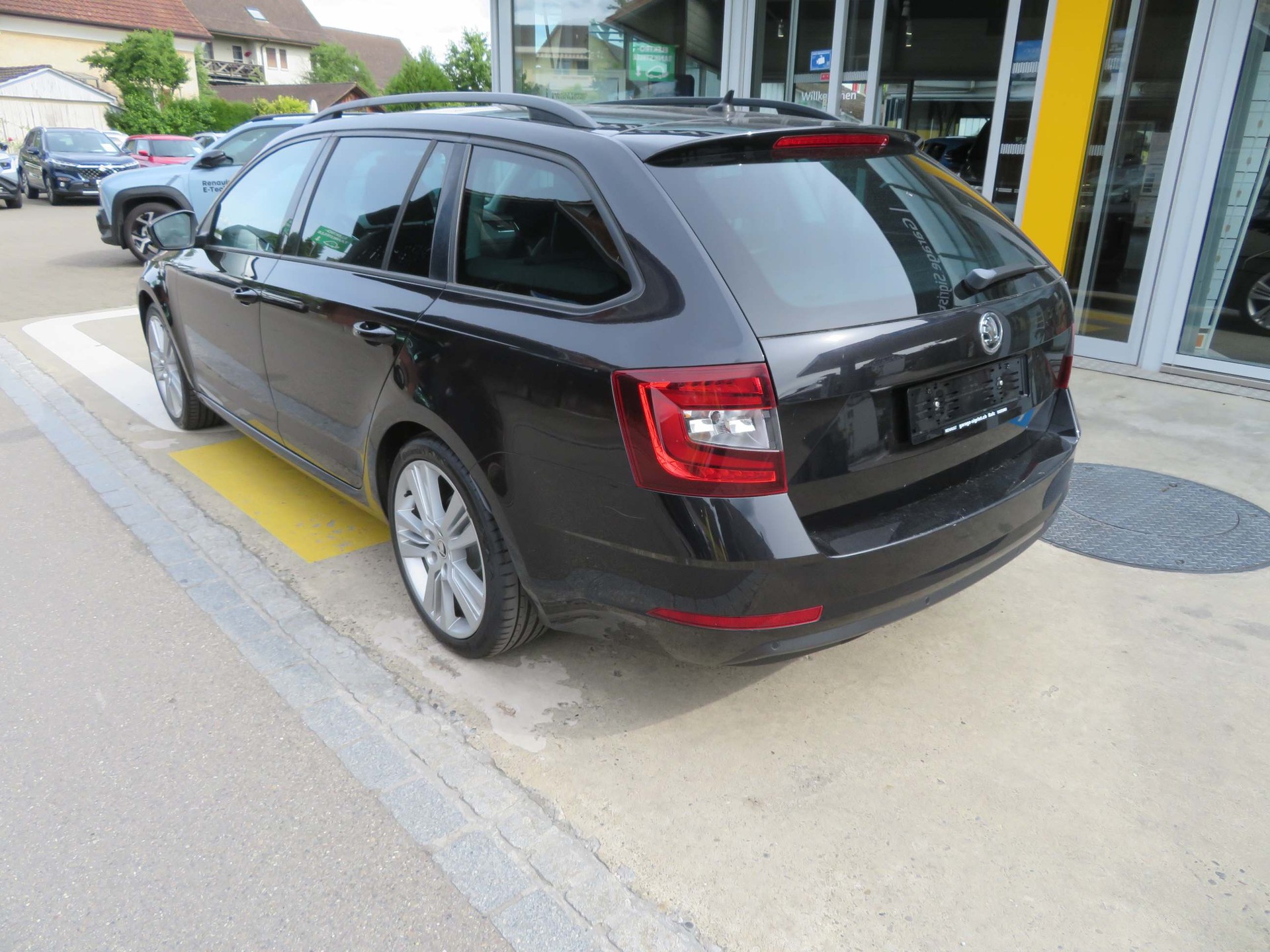 SKODA Octavia Combi 1.8 TSI Style DSG-image-8