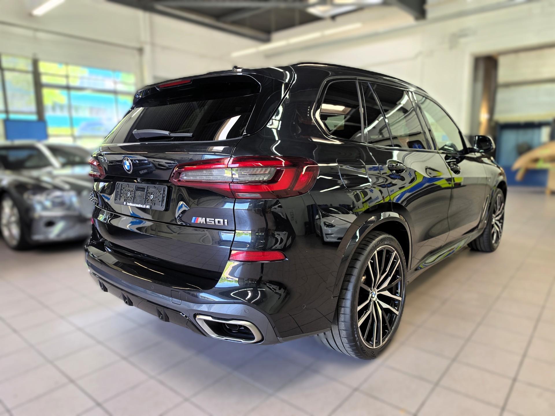 BMW X5 xDrive M50i Steptronic-image-4