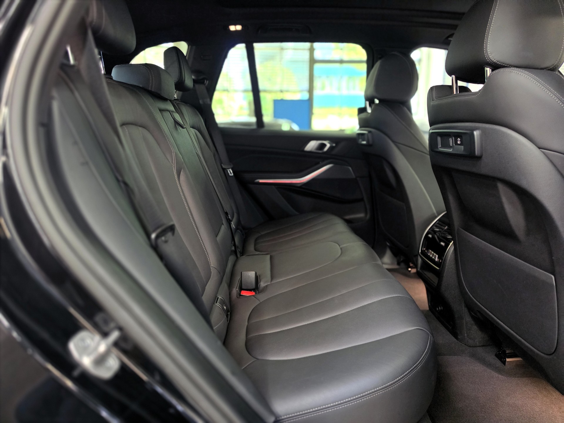 BMW X5 xDrive M50i Steptronic-image-14