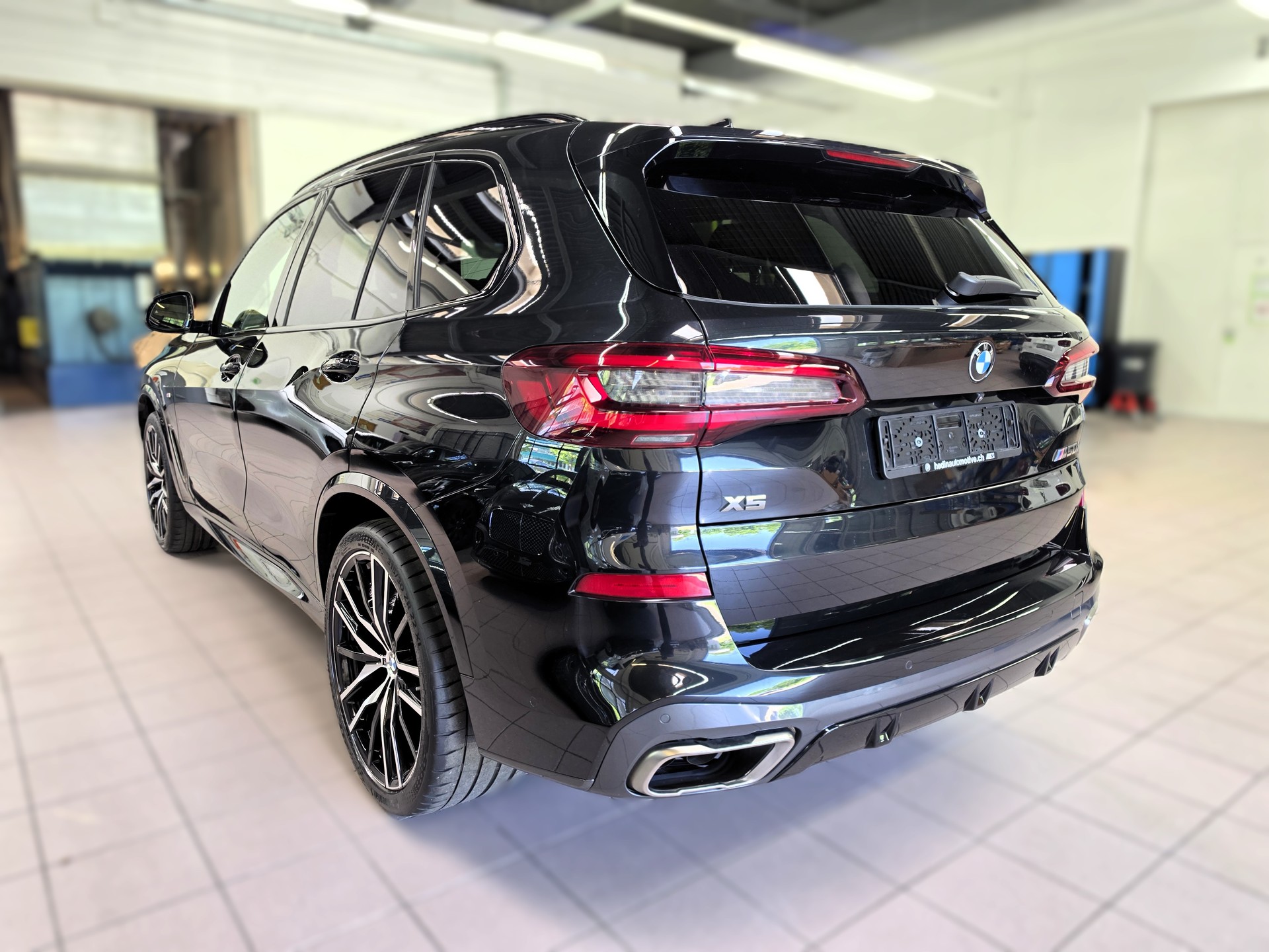 BMW X5 xDrive M50i Steptronic-image-2