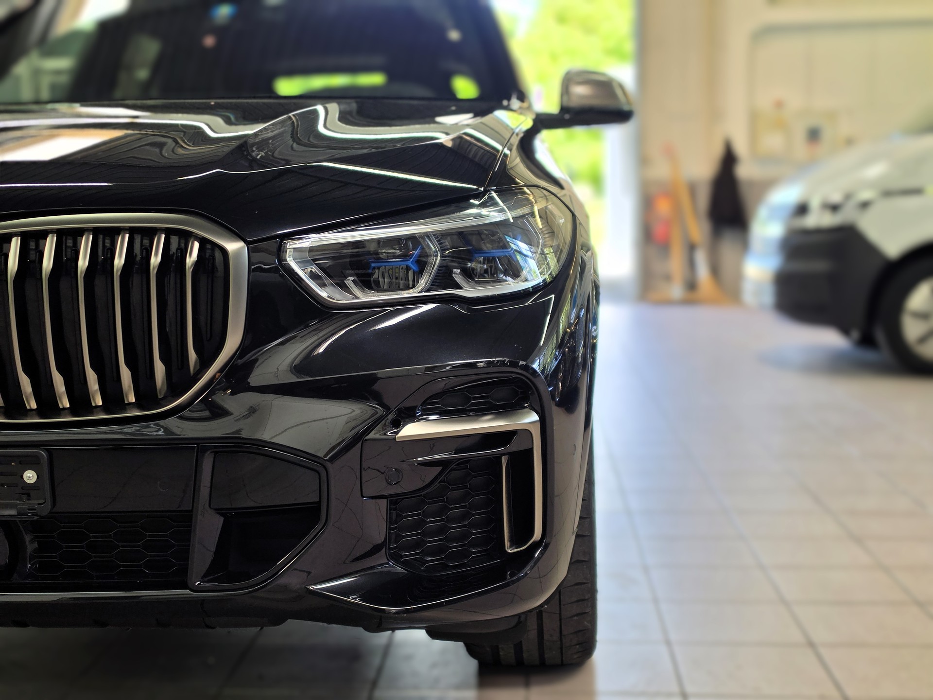 BMW X5 xDrive M50i Steptronic-image-8