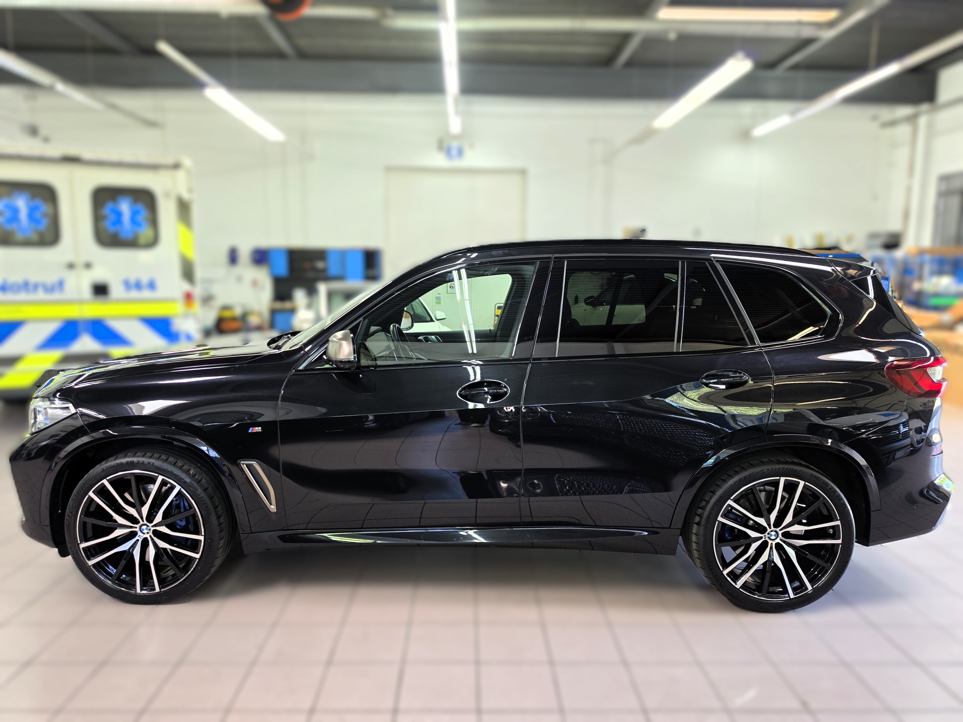 BMW X5 xDrive M50i Steptronic-image-1