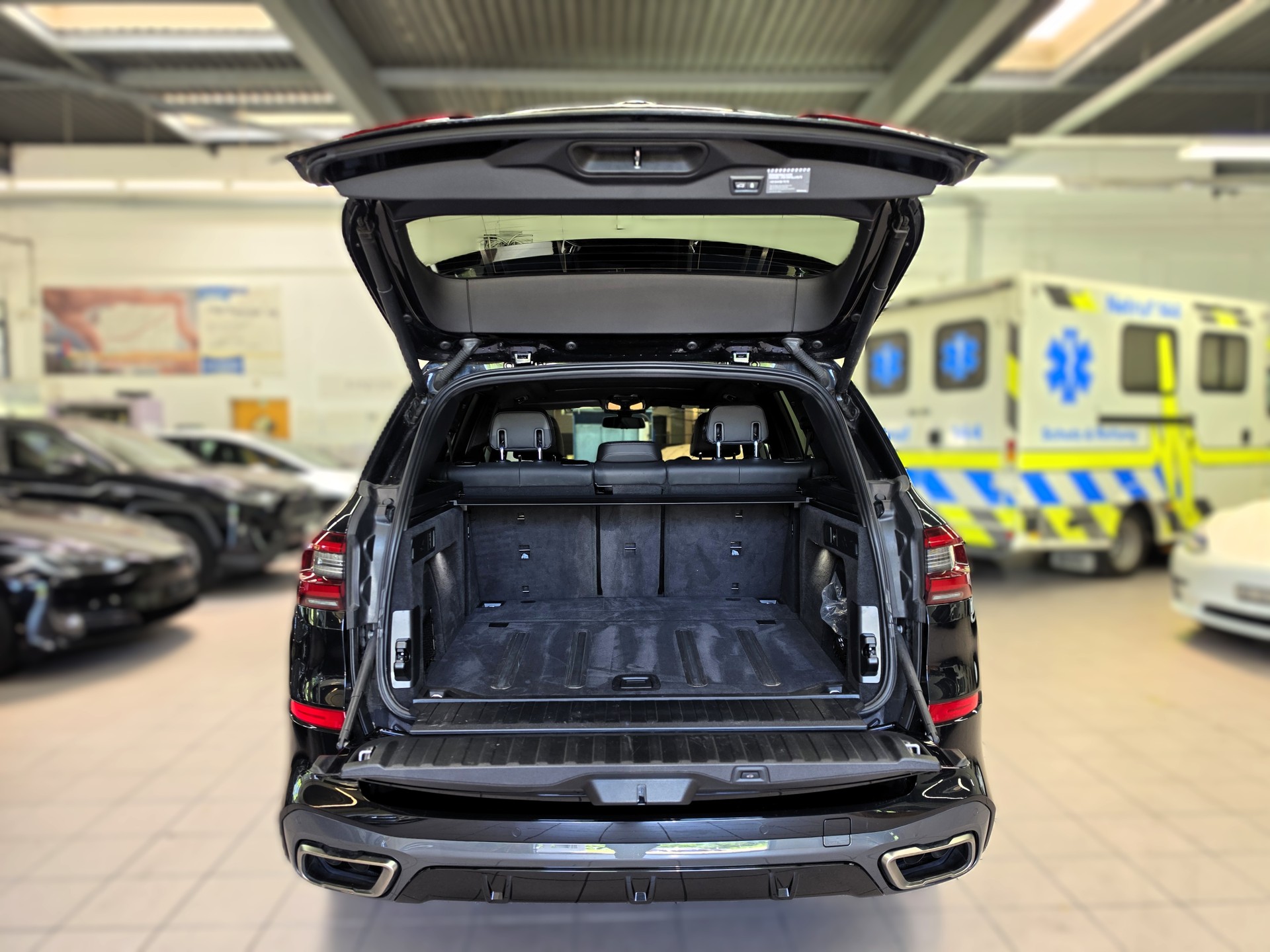 BMW X5 xDrive M50i Steptronic-image-15