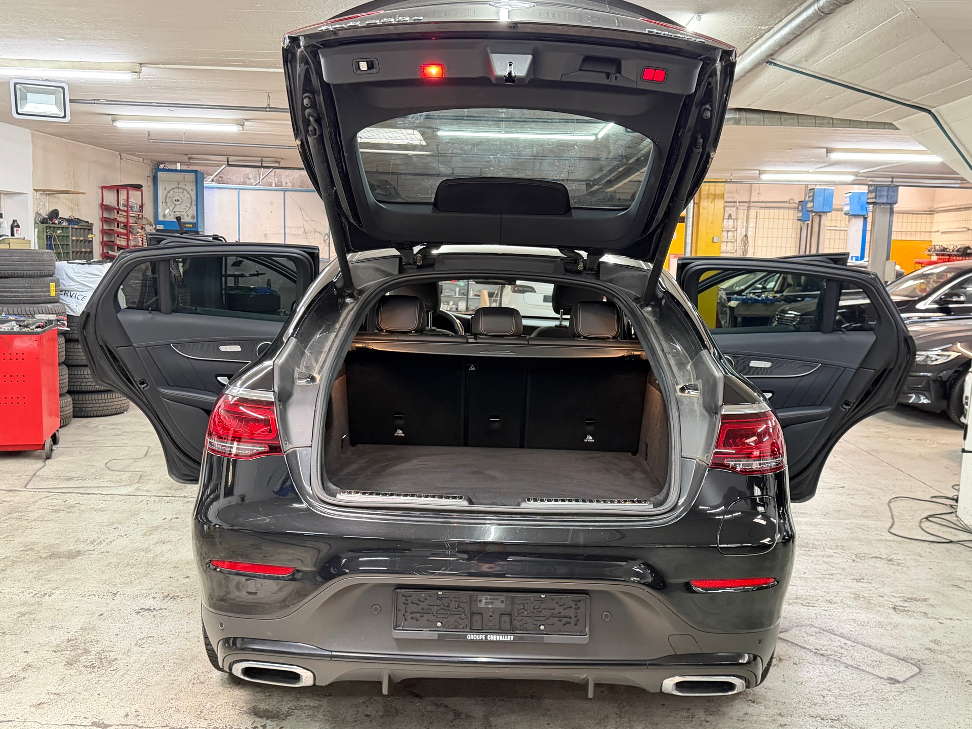 MERCEDES-BENZ GLC Coupé 300 e AMG Line 9G-Tronic-image-11