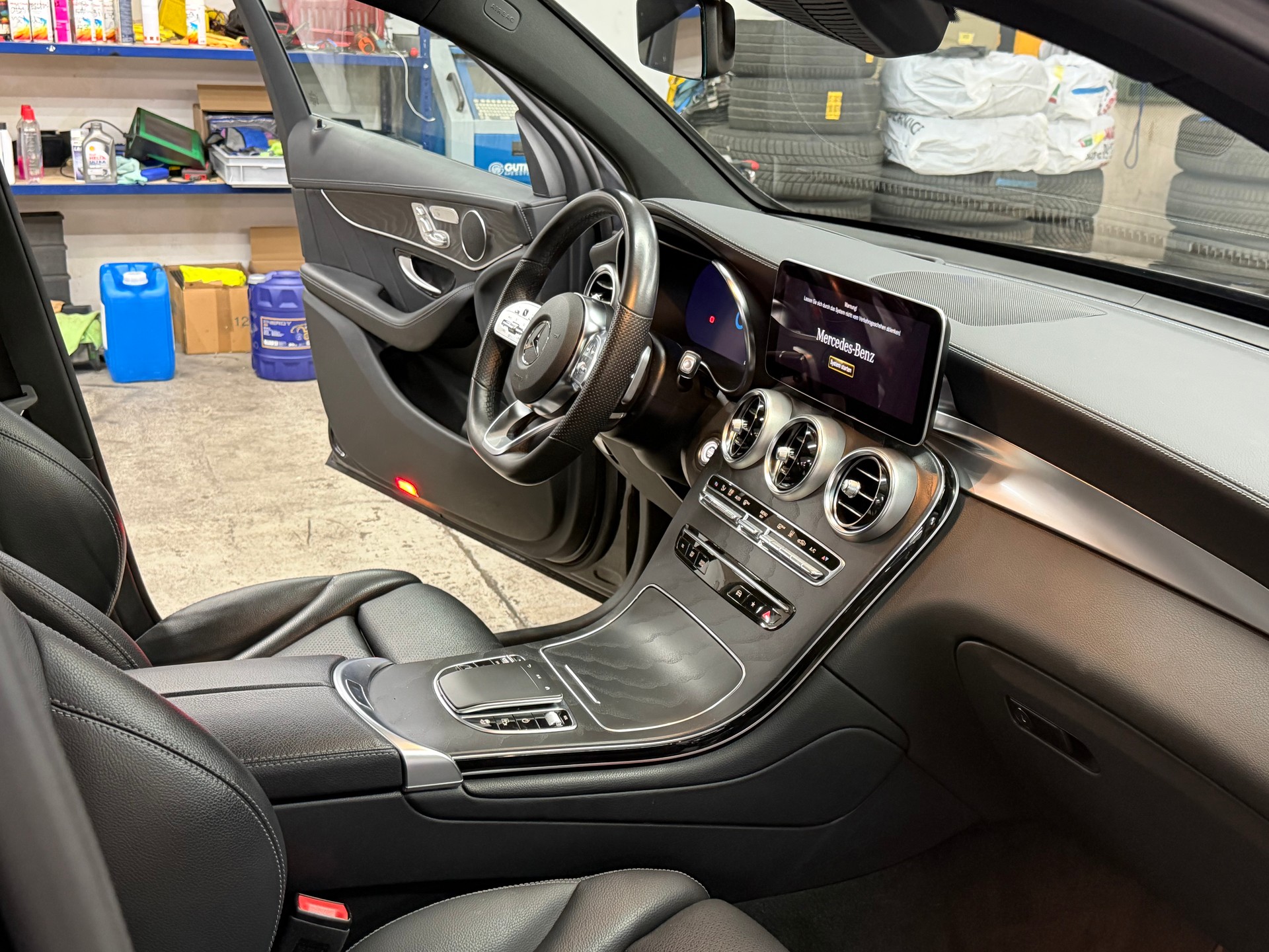 MERCEDES-BENZ GLC Coupé 300 e AMG Line 9G-Tronic-image-7