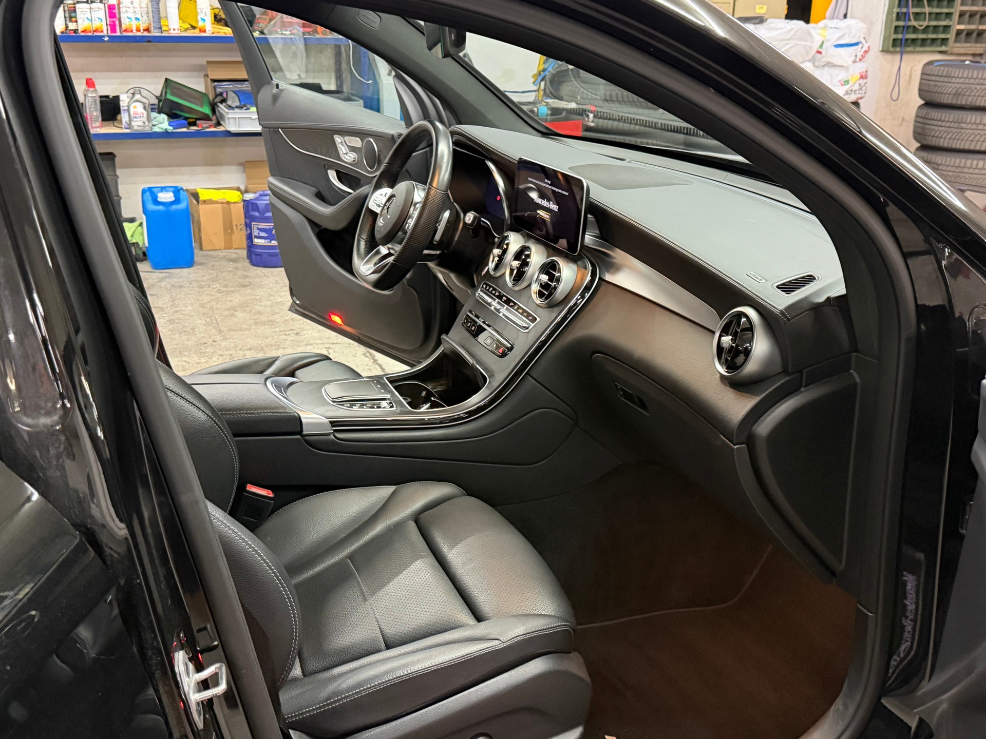 MERCEDES-BENZ GLC Coupé 300 e AMG Line 9G-Tronic-image-5