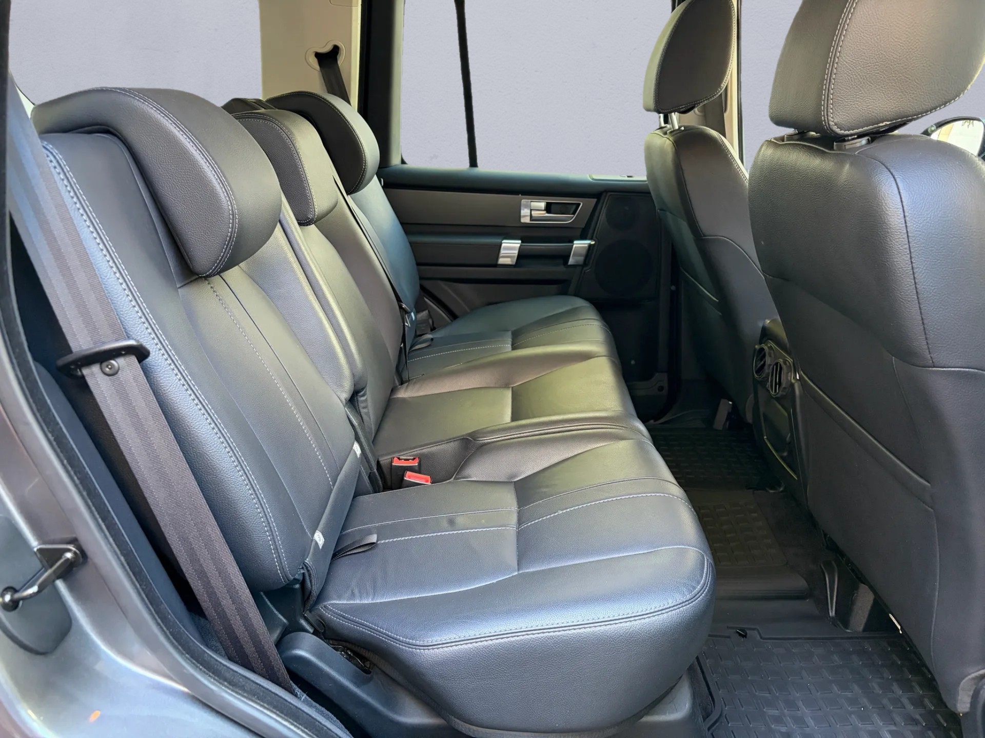 LAND ROVER Discovery 3.0 TDV6 HSE Automatic-image-12