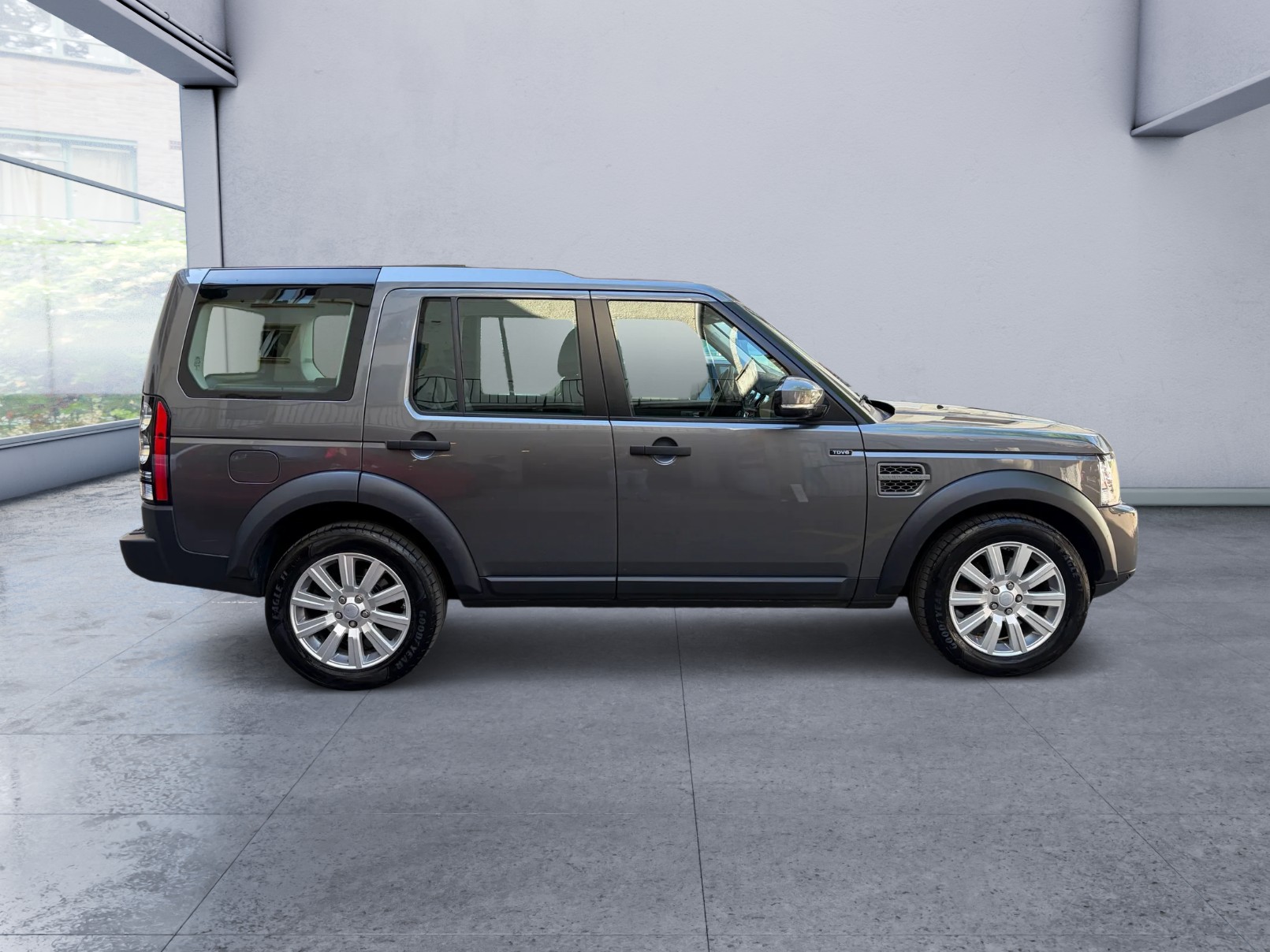 LAND ROVER Discovery 3.0 TDV6 HSE Automatic-image-2