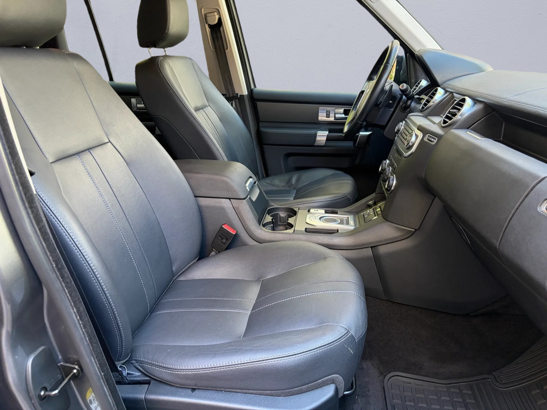 LAND ROVER Discovery 3.0 TDV6 HSE Automatic-image-11