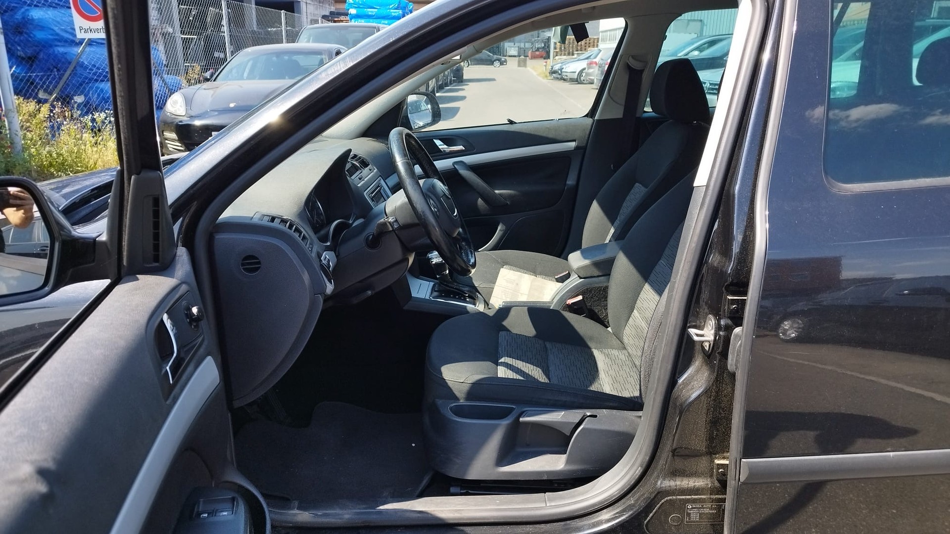 SKODA Octavia Combi 2.0 TDI Elegance DSG-image-8
