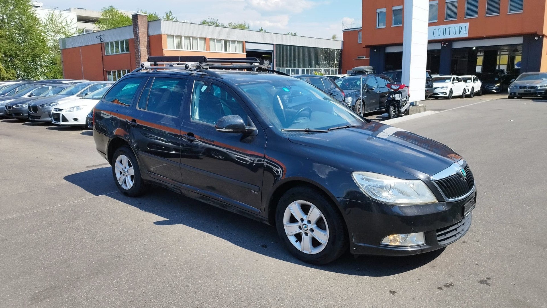 SKODA Octavia Combi 2.0 TDI Elegance DSG-image-3