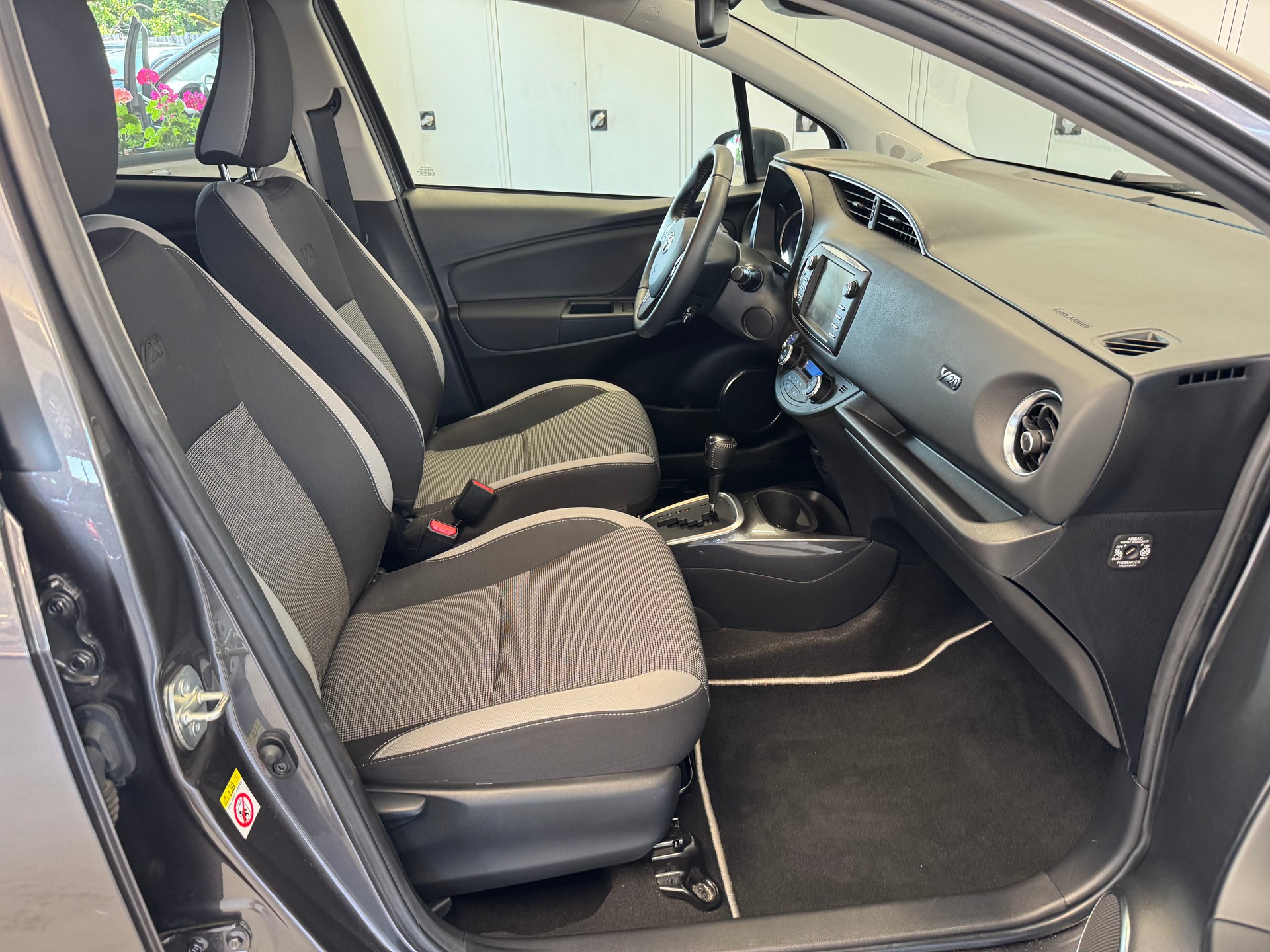 TOYOTA Yaris 1.5 VVT-i Hybrid Trend e-CVT-image-11
