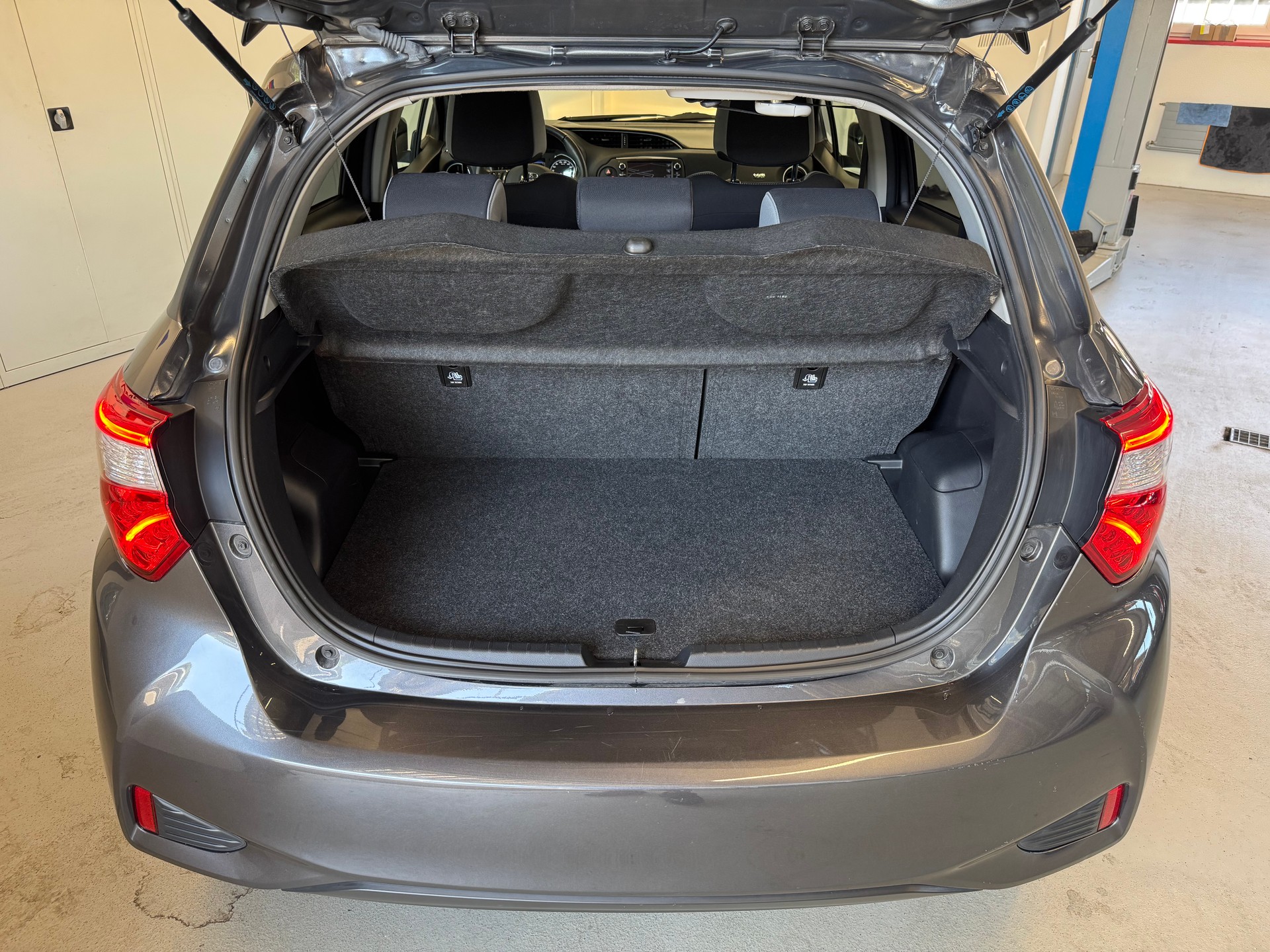 TOYOTA Yaris 1.5 VVT-i Hybrid Trend e-CVT-image-14