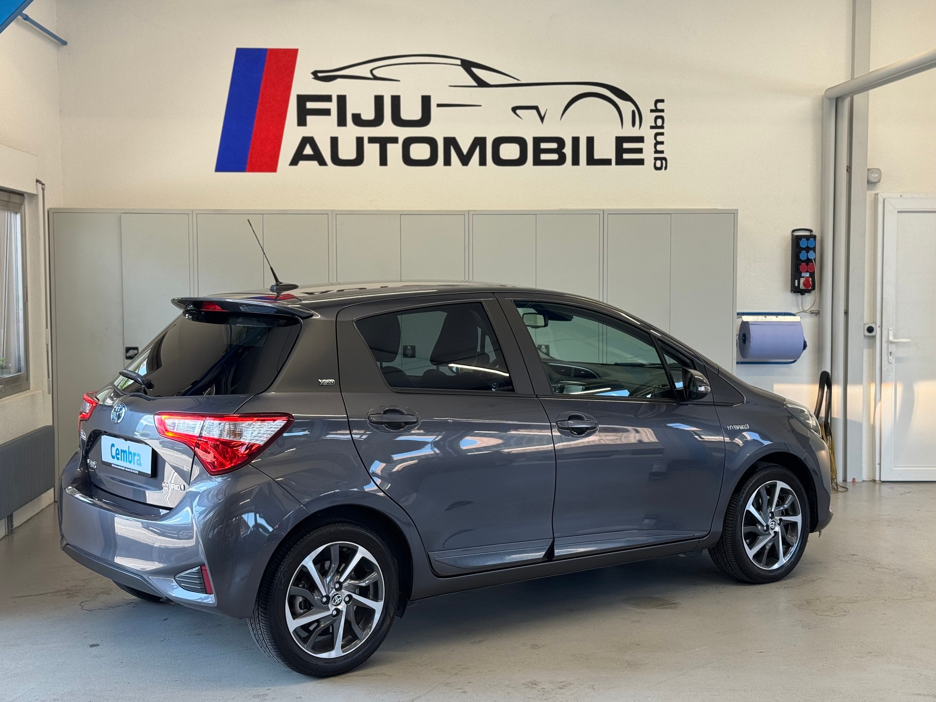 TOYOTA Yaris 1.5 VVT-i Hybrid Trend e-CVT-image-3