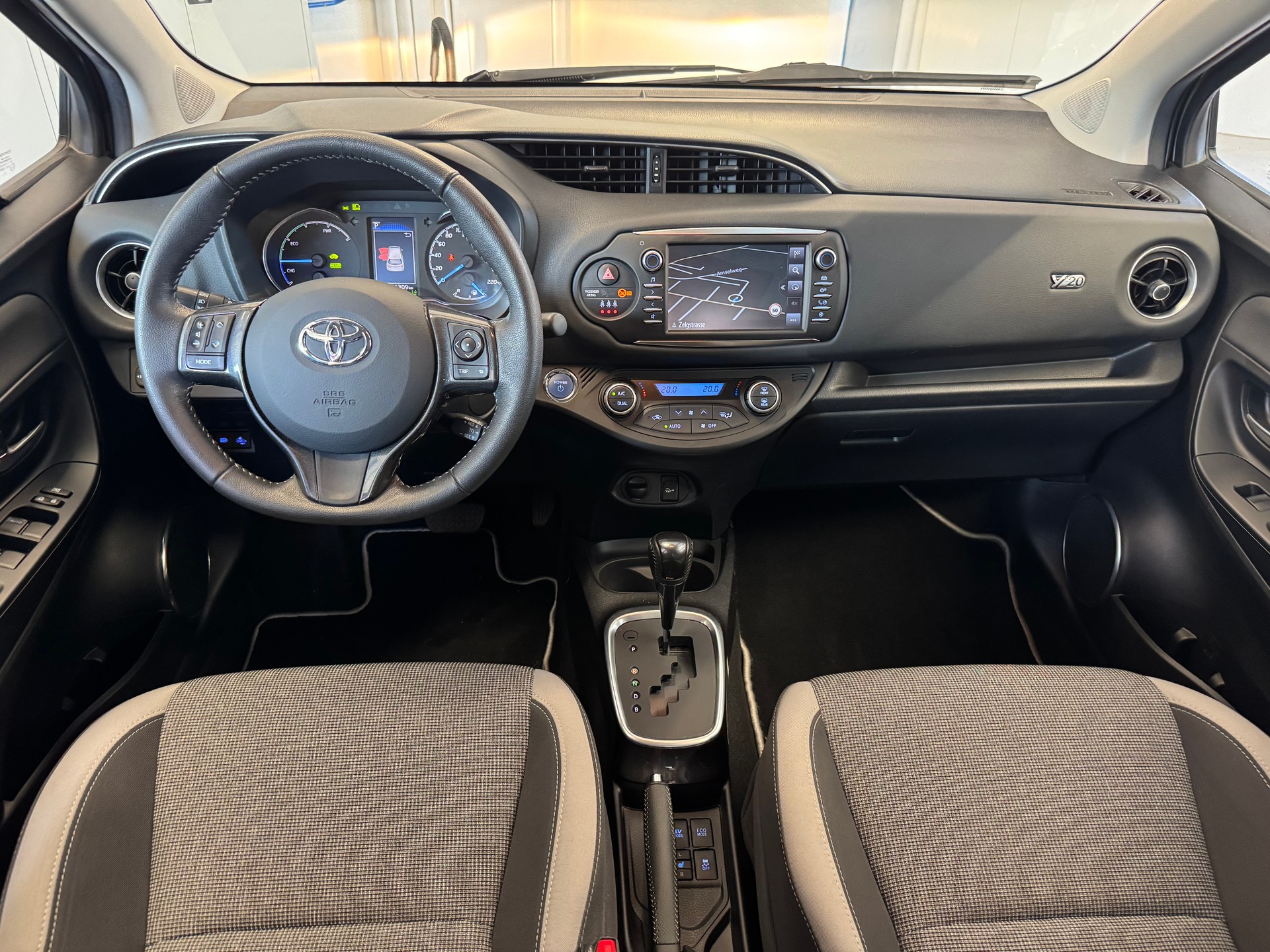 TOYOTA Yaris 1.5 VVT-i Hybrid Trend e-CVT-image-7