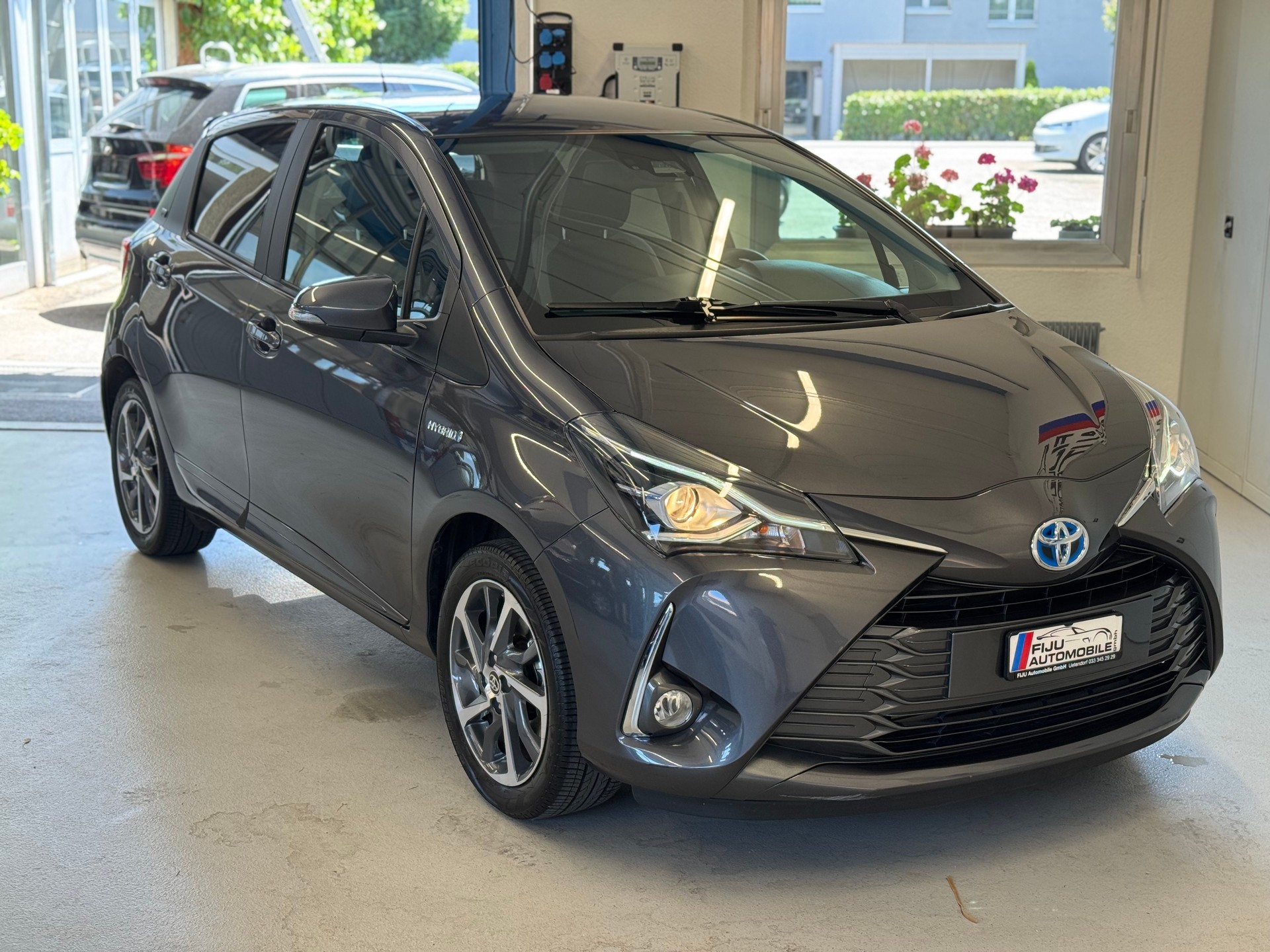 TOYOTA Yaris 1.5 VVT-i Hybrid Trend e-CVT-image-2