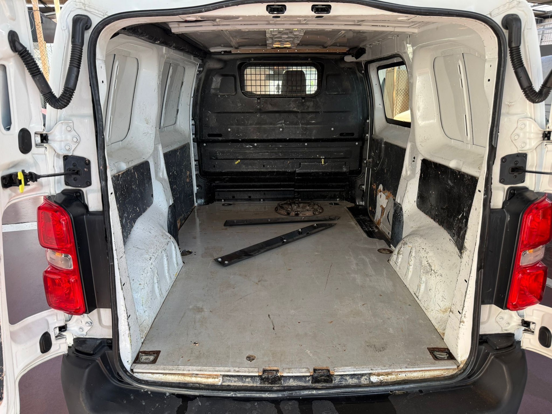 CITROEN Jumpy 2.0 BlueHDi 180 S&S M Komfort EAT6-image-8