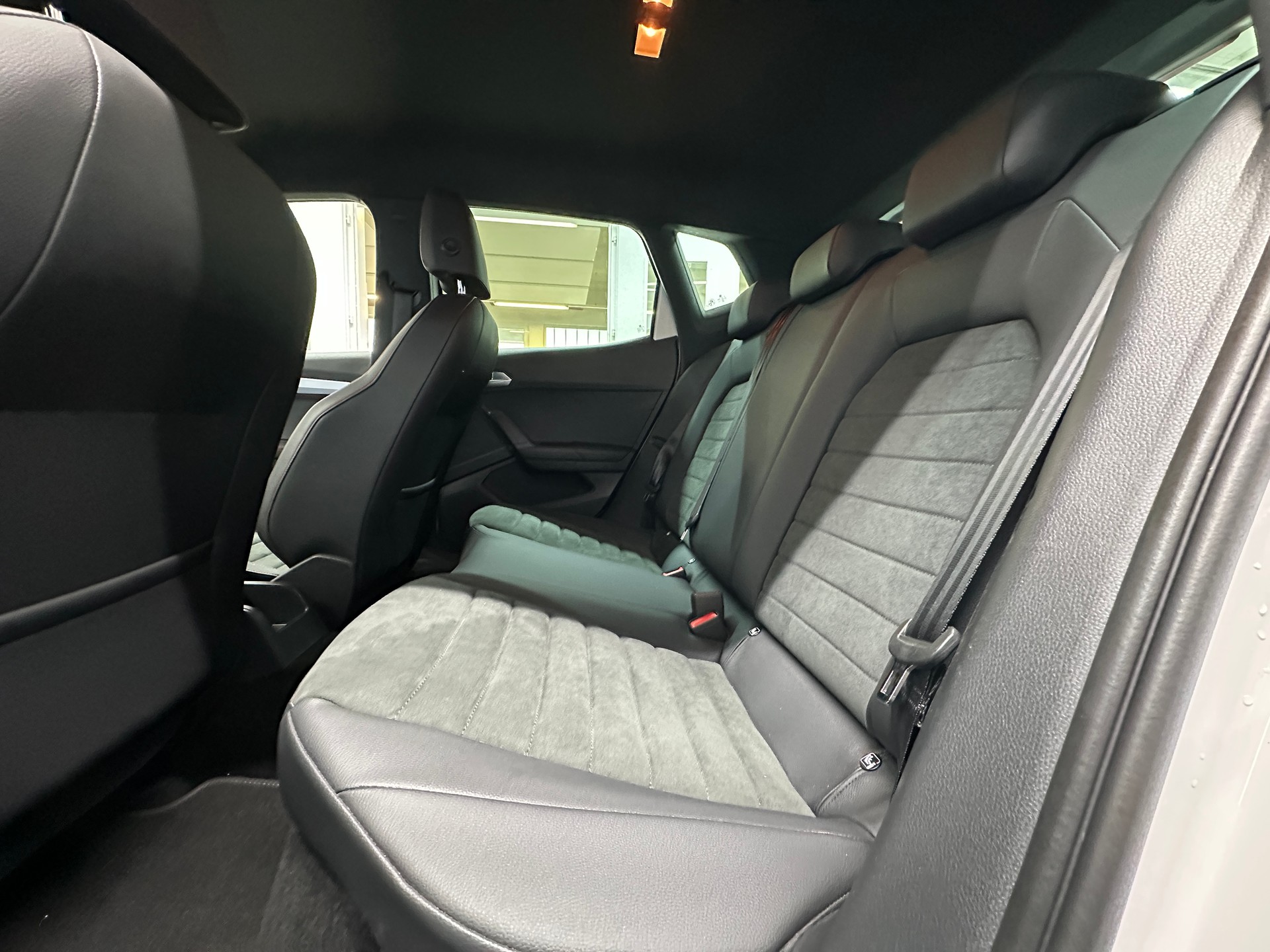SEAT Arona 1.0 TSI Eco Hola FR DSG-image-8