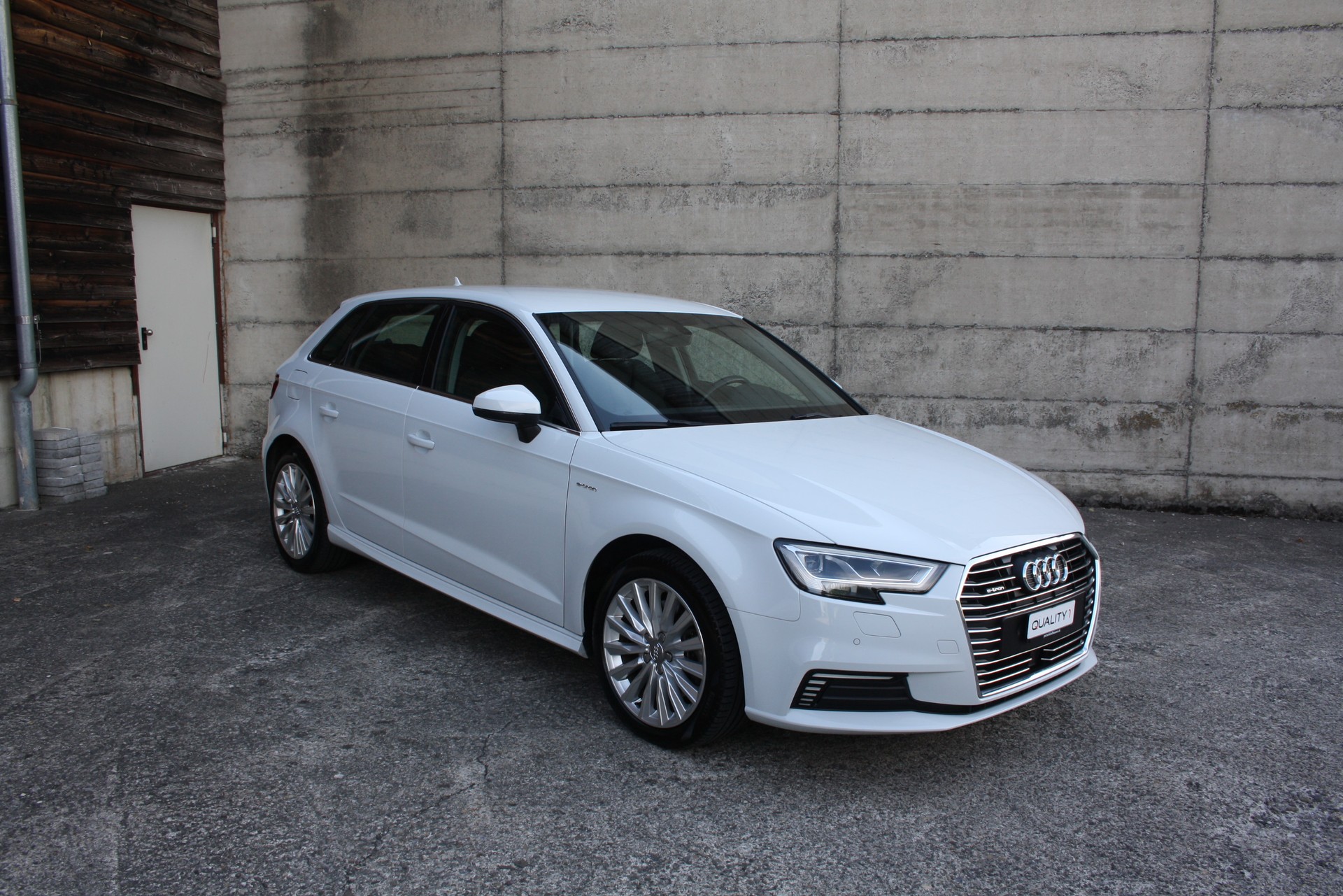 AUDI A3 Sportback 1.4 e-tron Sport S-tronic-image-0