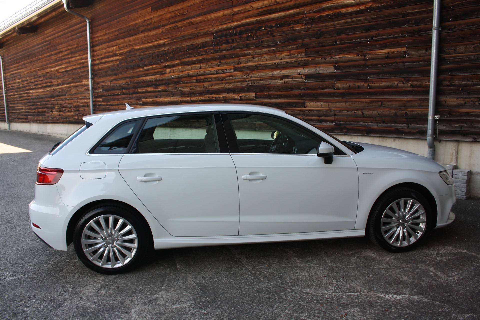 AUDI A3 Sportback 1.4 e-tron Sport S-tronic-image-7