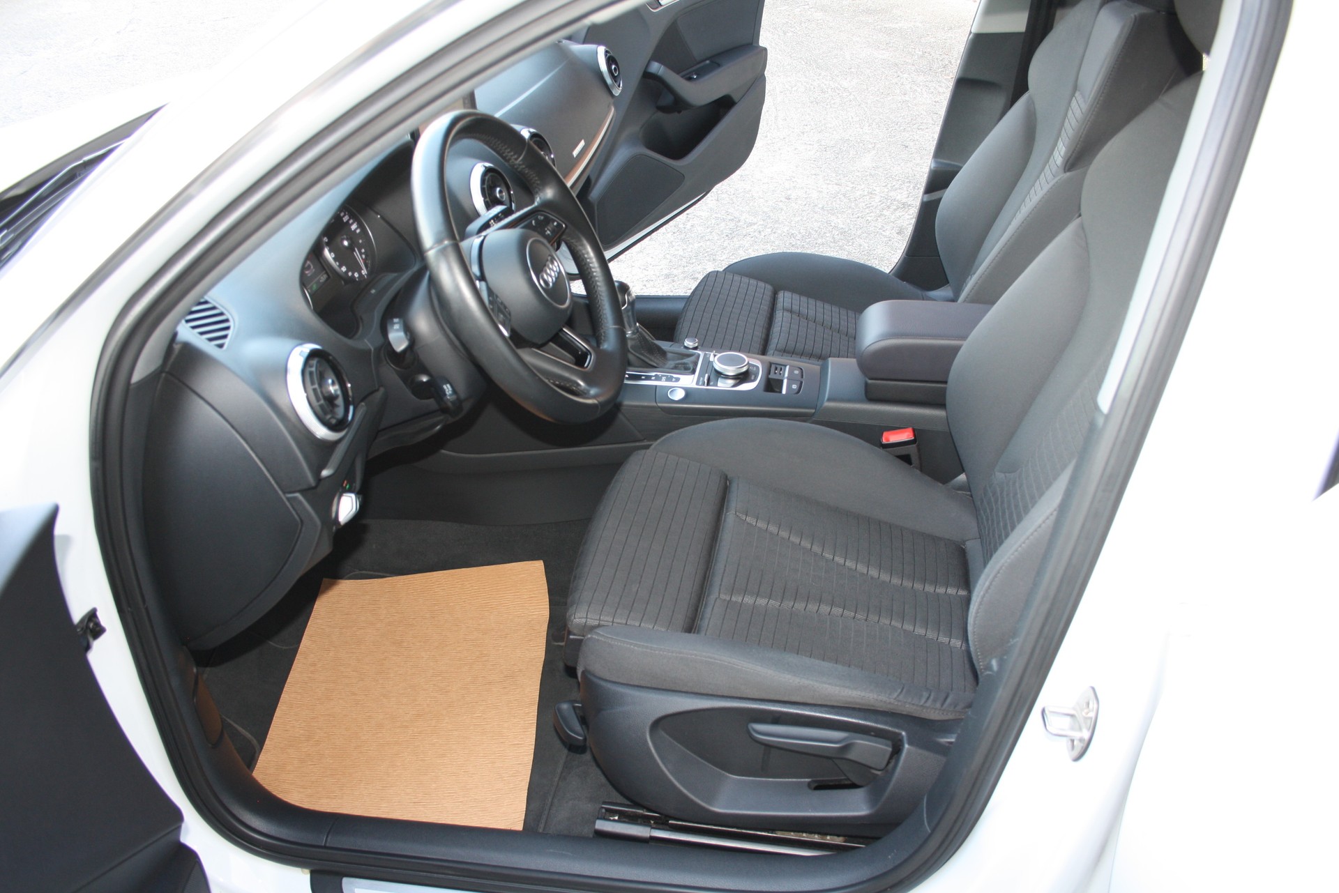 AUDI A3 Sportback 1.4 e-tron Sport S-tronic-image-8