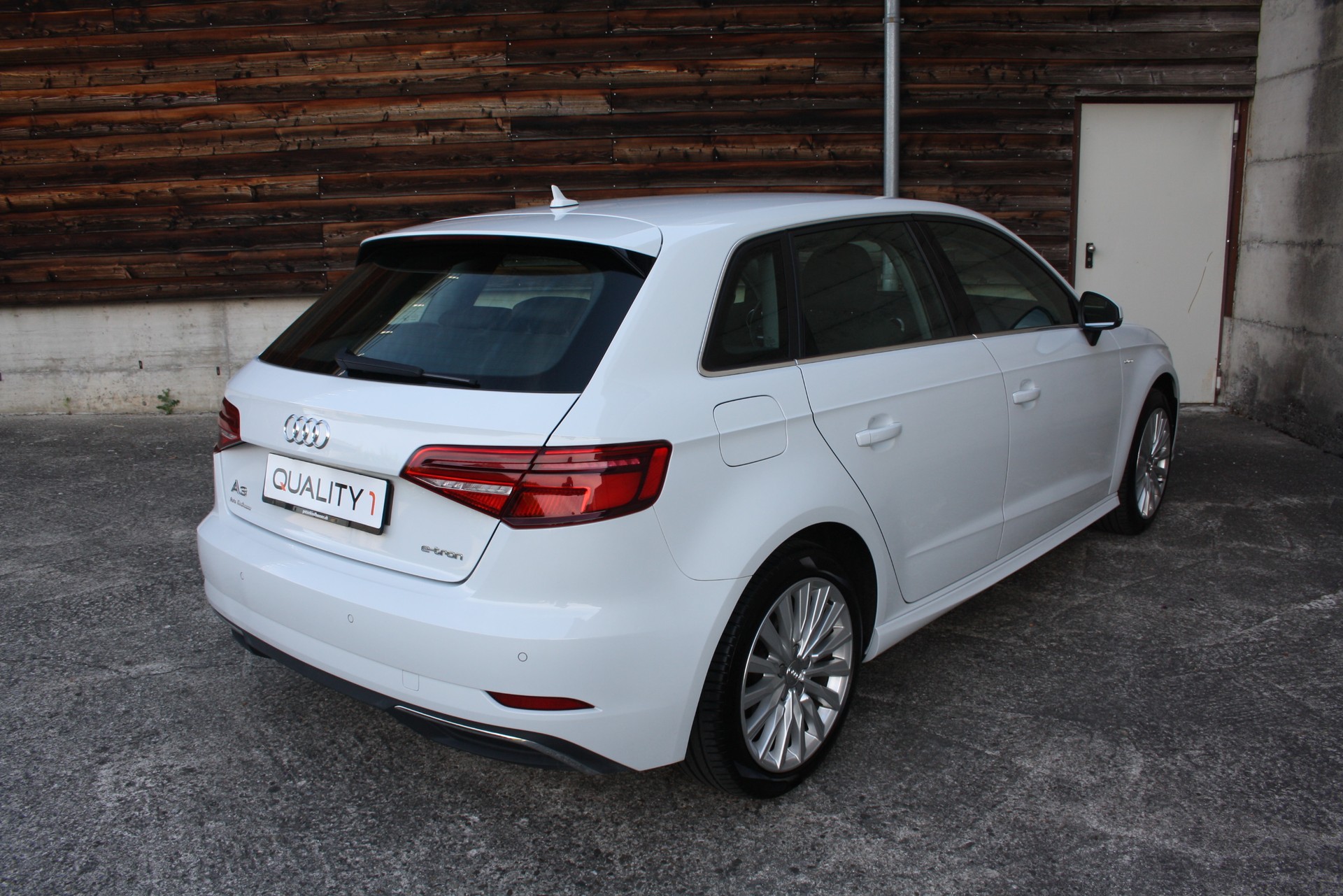 AUDI A3 Sportback 1.4 e-tron Sport S-tronic-image-6