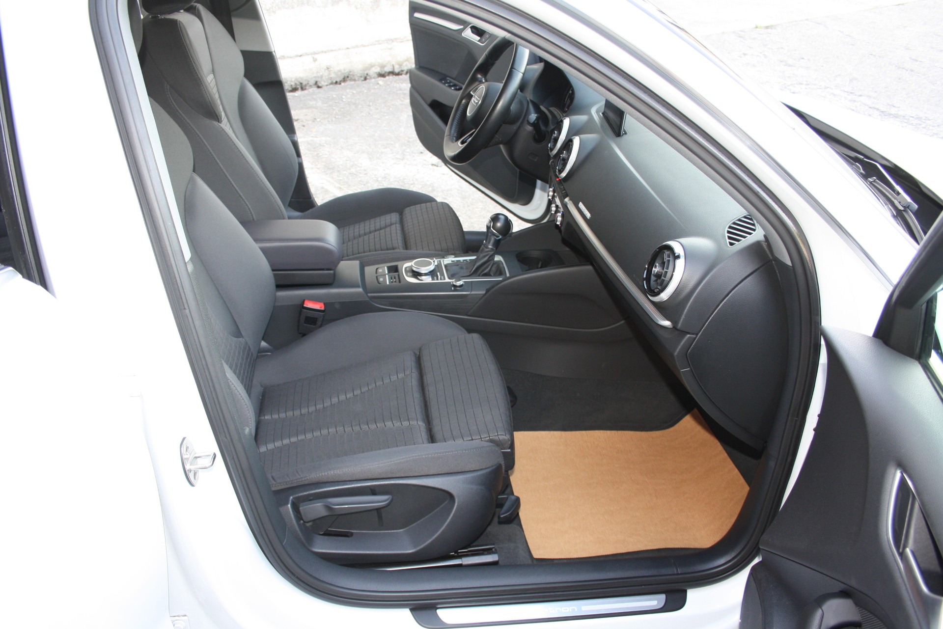 AUDI A3 Sportback 1.4 e-tron Sport S-tronic-image-11