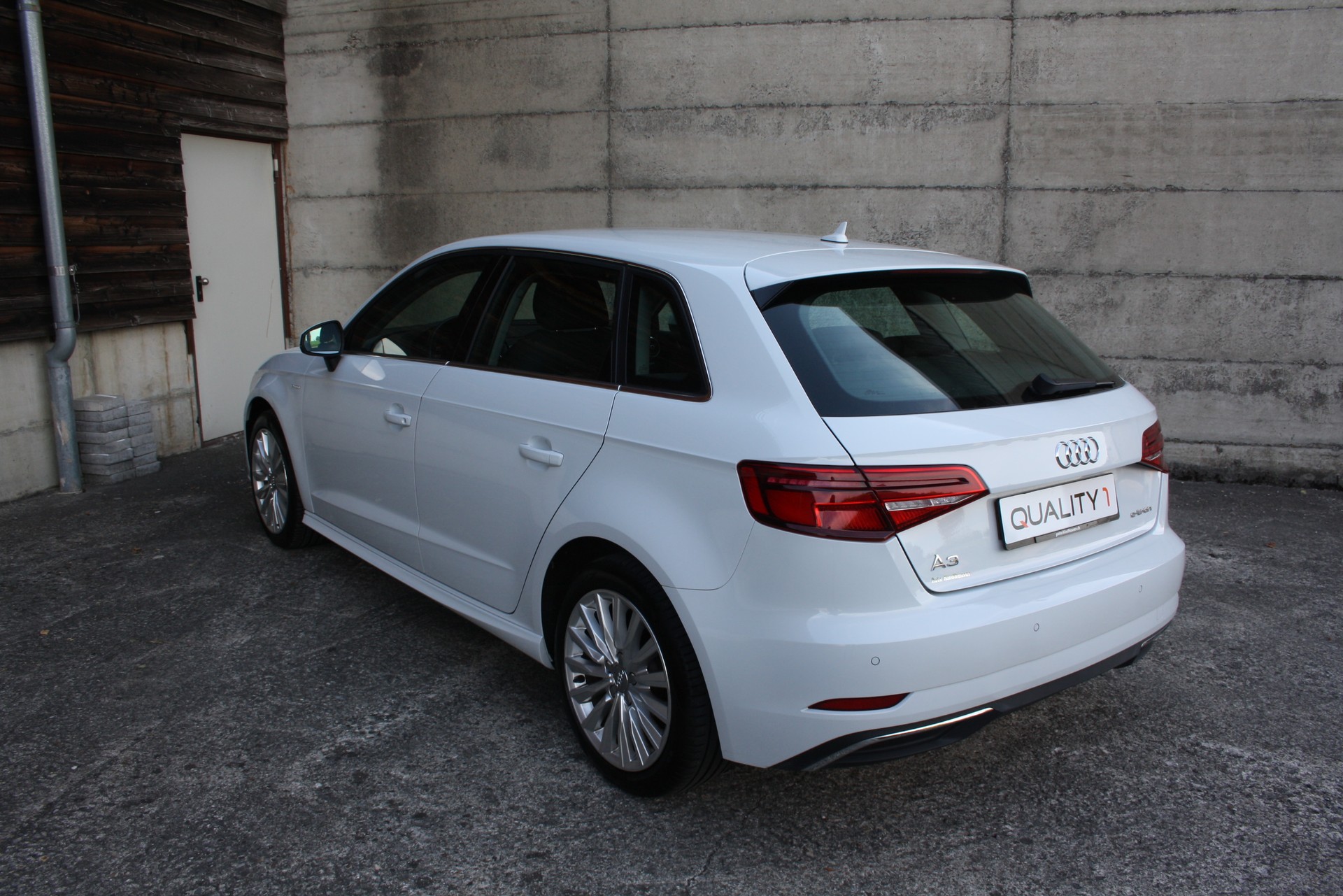 AUDI A3 Sportback 1.4 e-tron Sport S-tronic-image-4