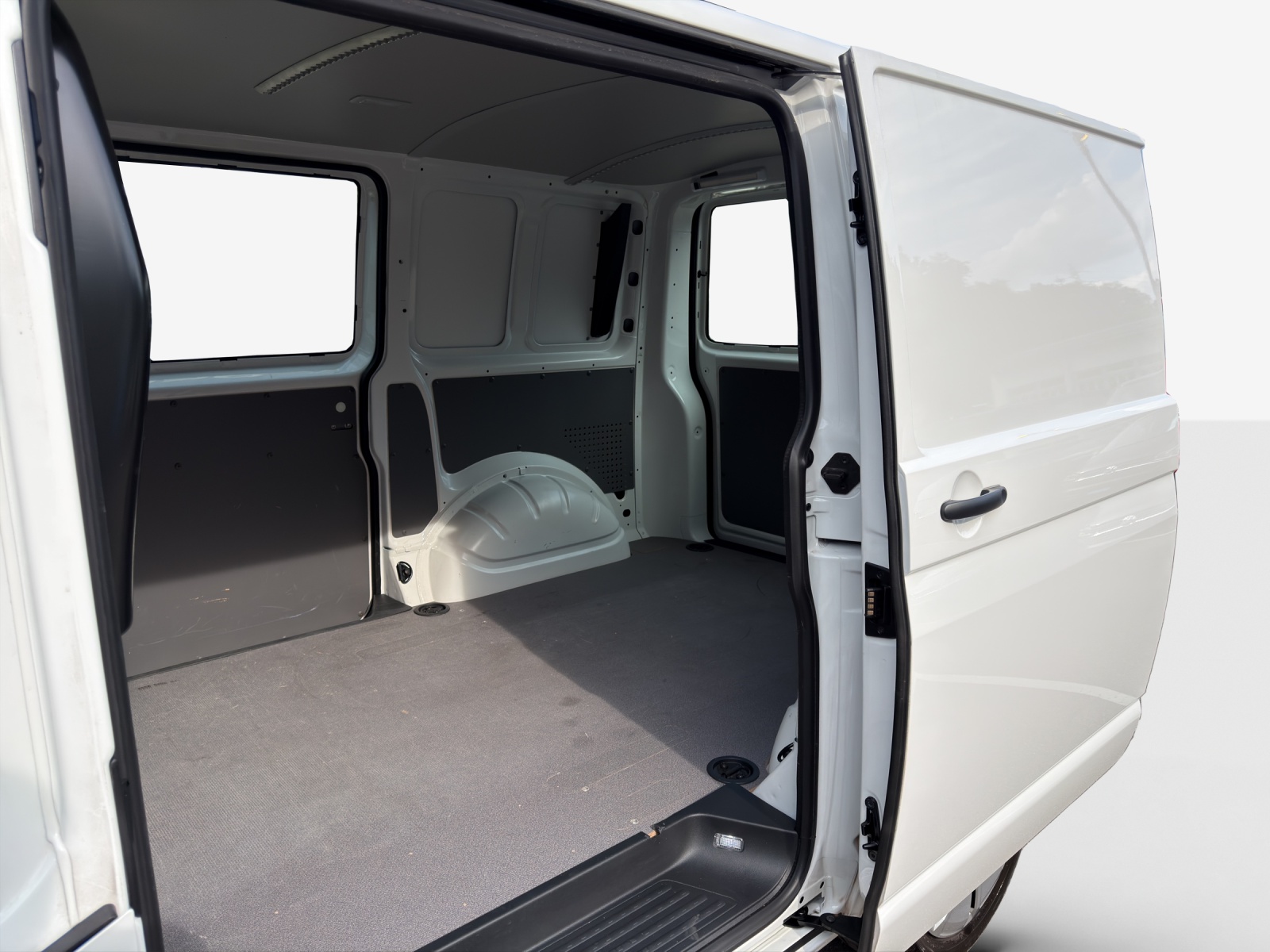 VW T6.1 2.0 TDI DSG-image-11