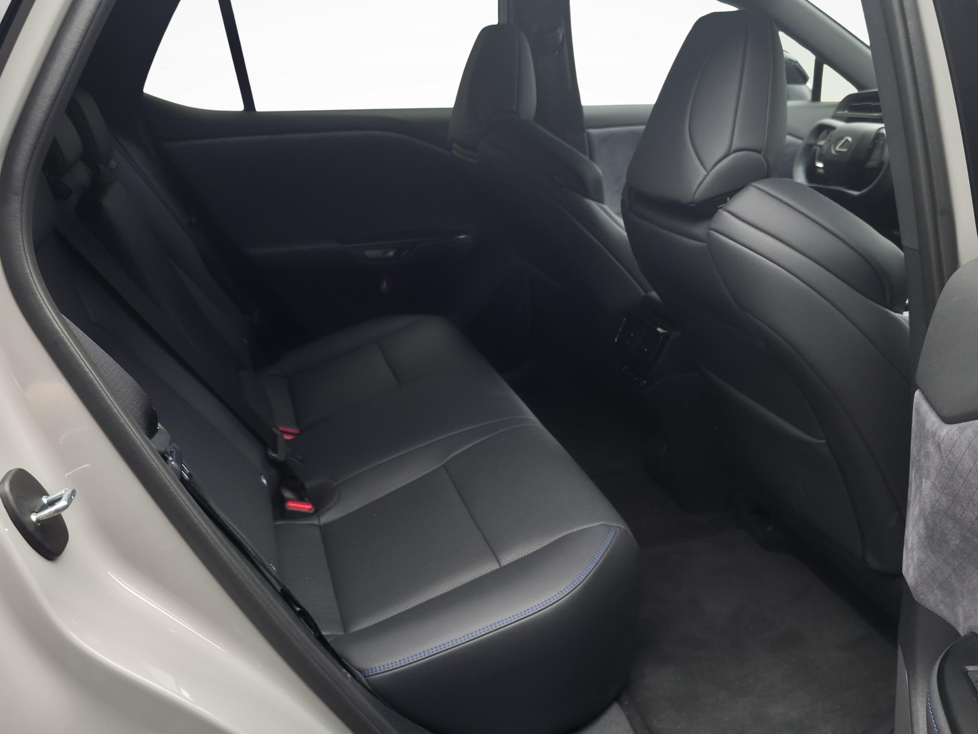LEXUS RZ 550e F Sport-image-10