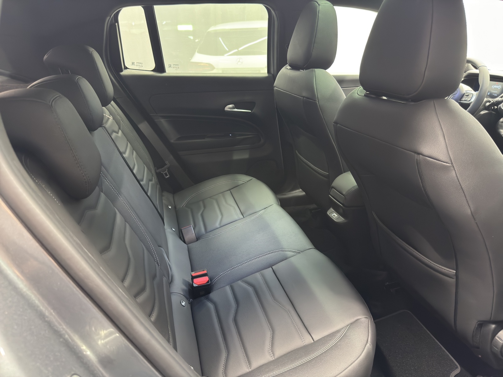 JEEP Avenger 1.2 MHEV Summit & Sky-image-9