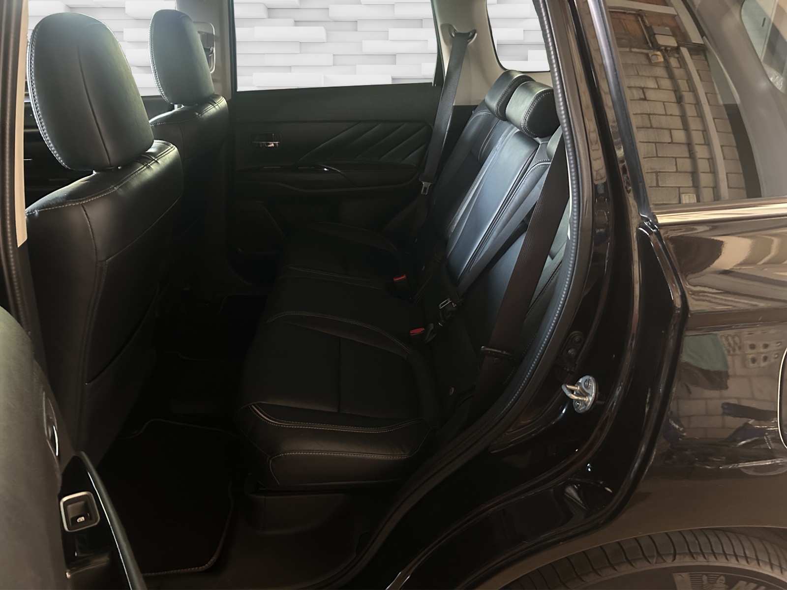 MITSUBISHI Outlander 2.0 PHEV Value 4WD Automatic-image-7