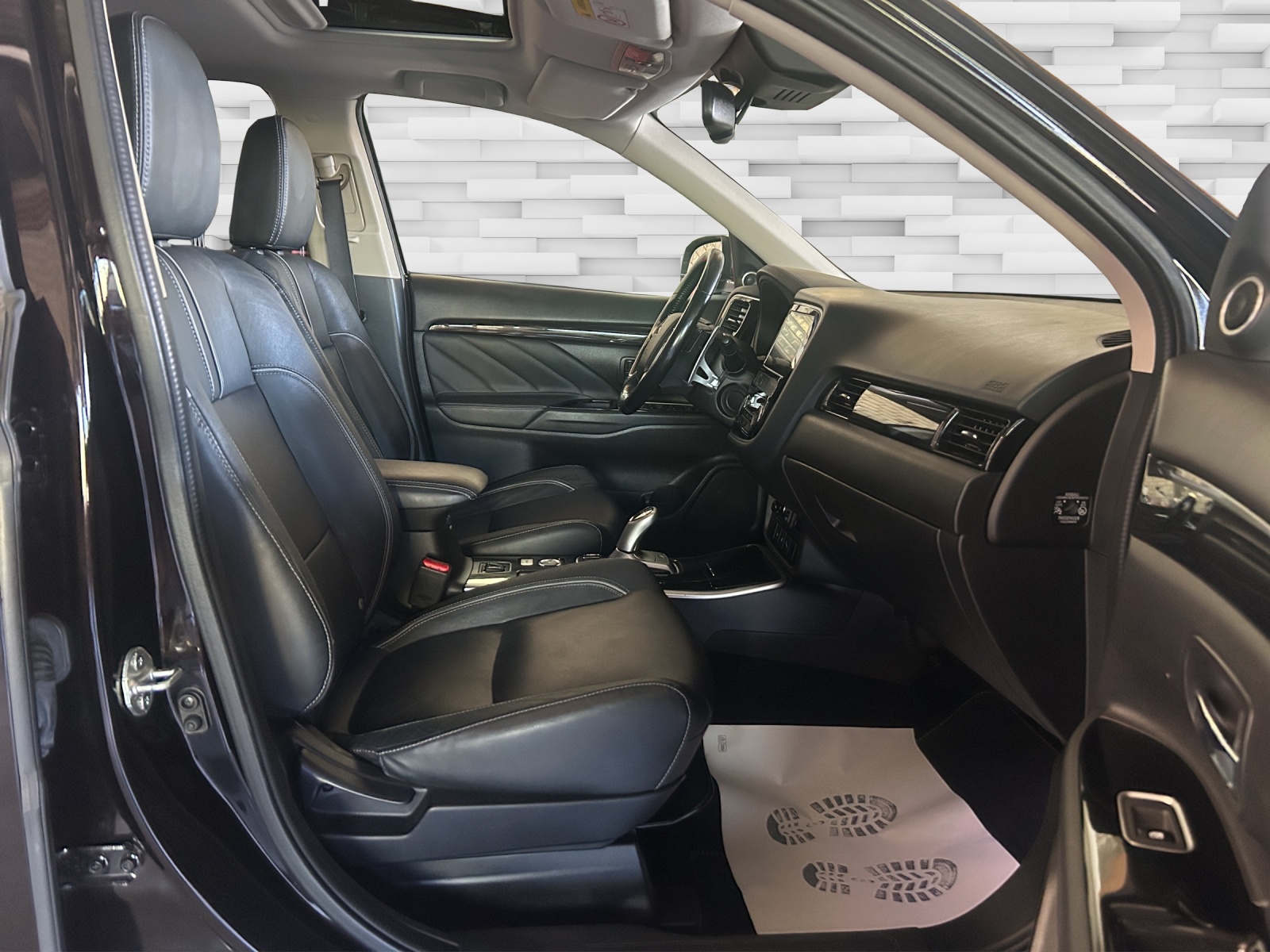 MITSUBISHI Outlander 2.0 PHEV Value 4WD Automatic-image-8