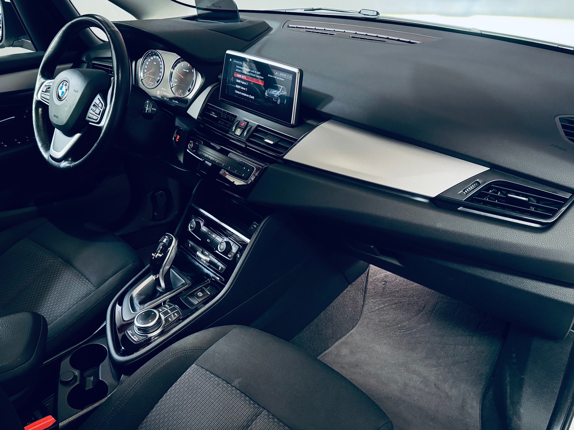 BMW 218d xDrive Gran Tourer Steptronic-image-17