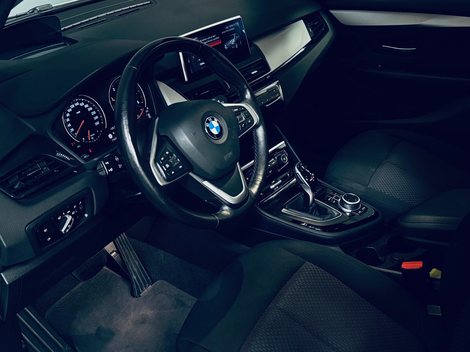 BMW 218d xDrive Gran Tourer Steptronic-image-14