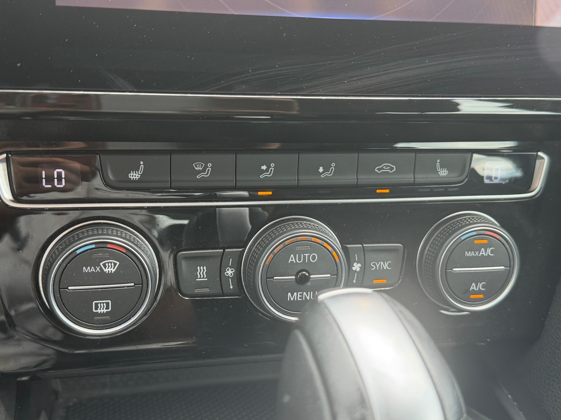 VW Passat 2.0 TDI BMT Elegance 4Motion DSG-image-18