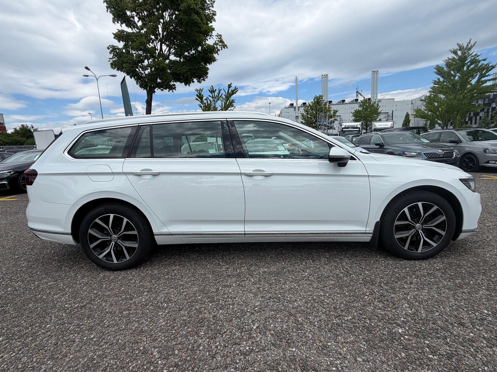 VW Passat 2.0 TDI BMT Elegance 4Motion DSG-image-3