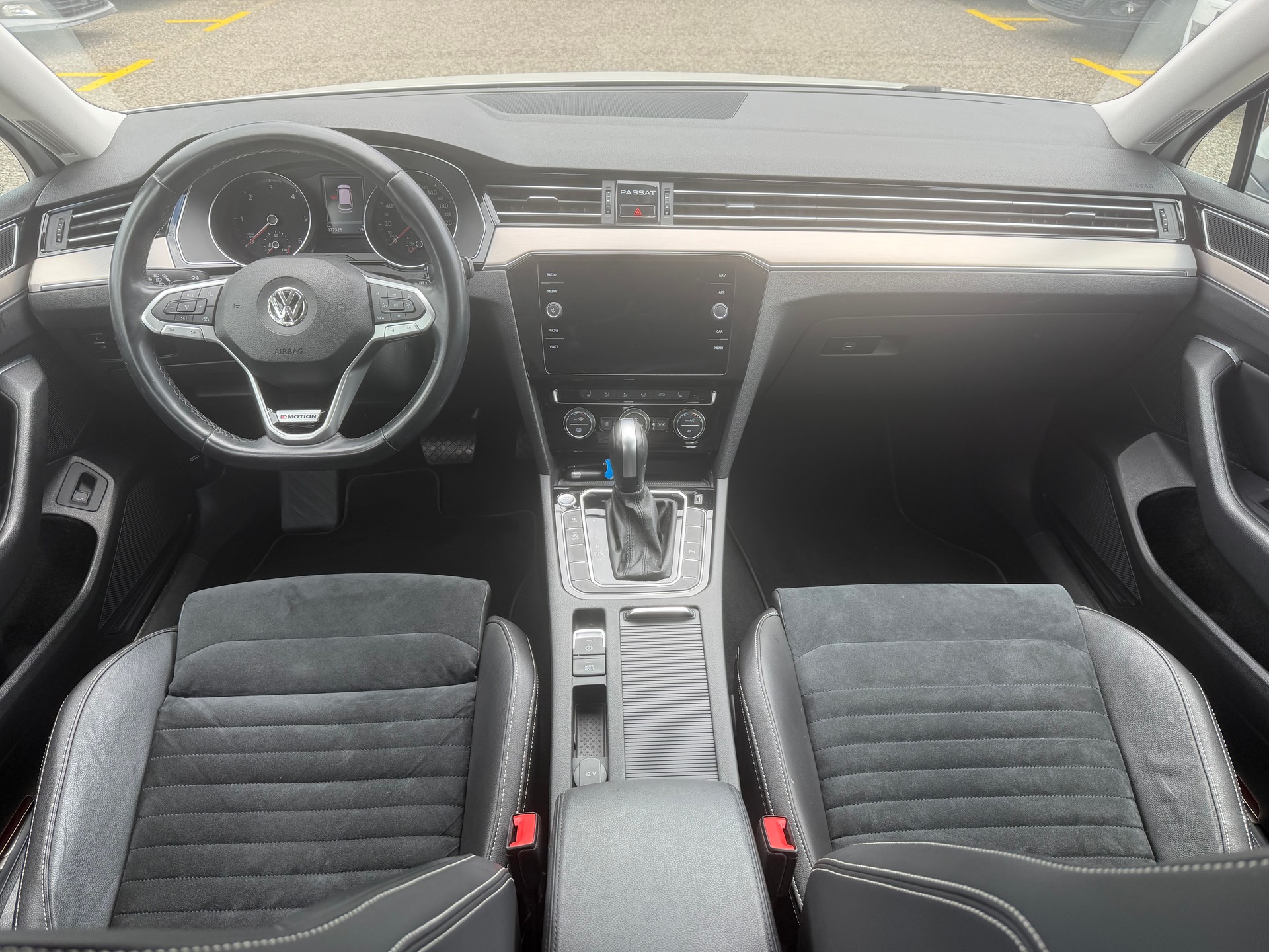 VW Passat 2.0 TDI BMT Elegance 4Motion DSG-image-10