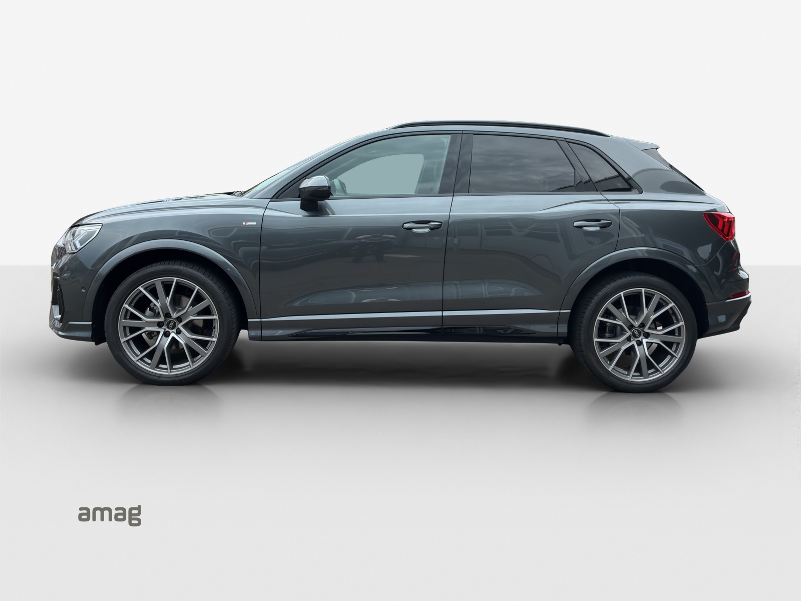 AUDI Q3 35 TFSI S line Attraction S-tronic-showroom-element-1