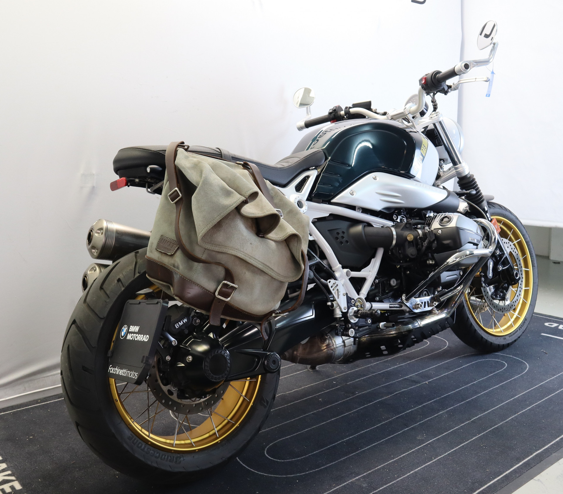 BMW R nineT Scrambler-showroom-element-2