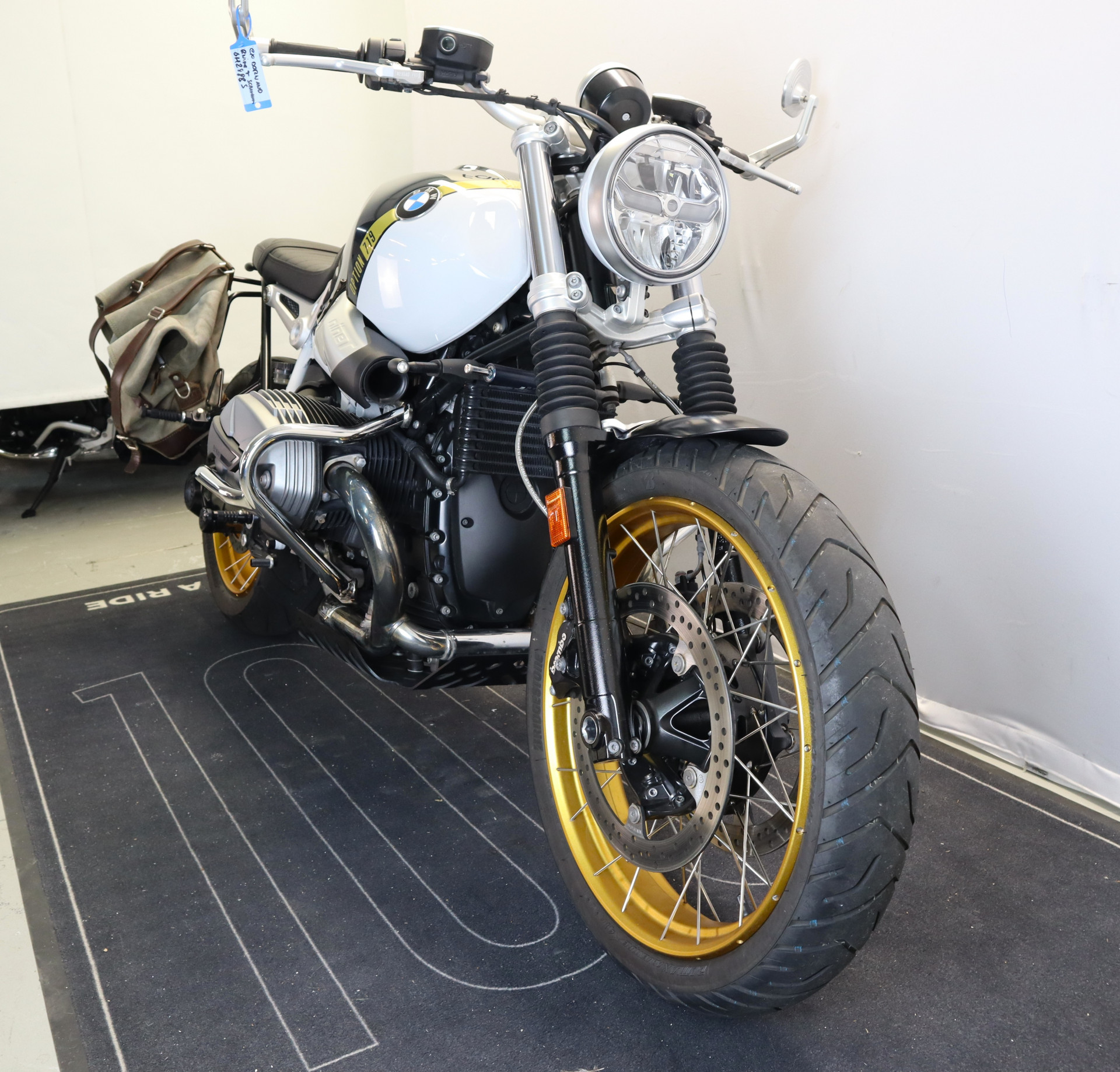 BMW R nineT Scrambler-showroom-element-3