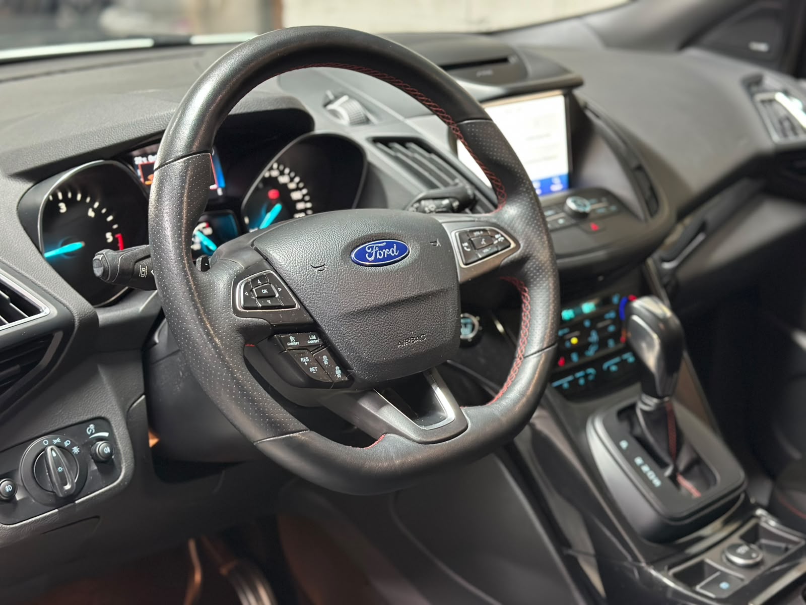 FORD Kuga 2.0 TDCi ST Line High 4WD PowerShift-image-9