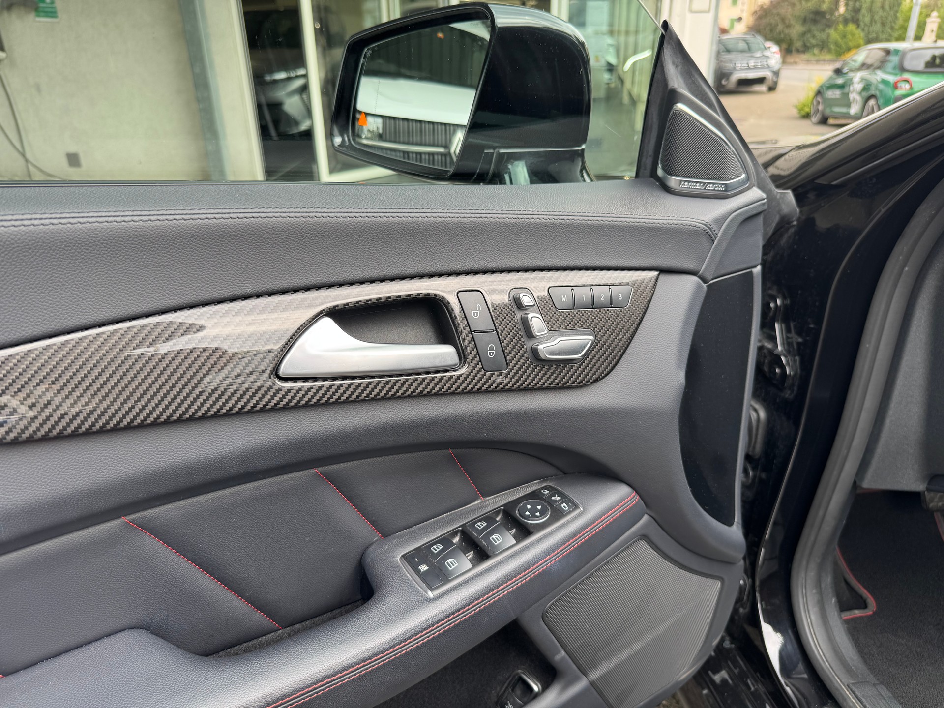 MERCEDES-BENZ CLS 500 4Matic 9G-Tronic-image-12