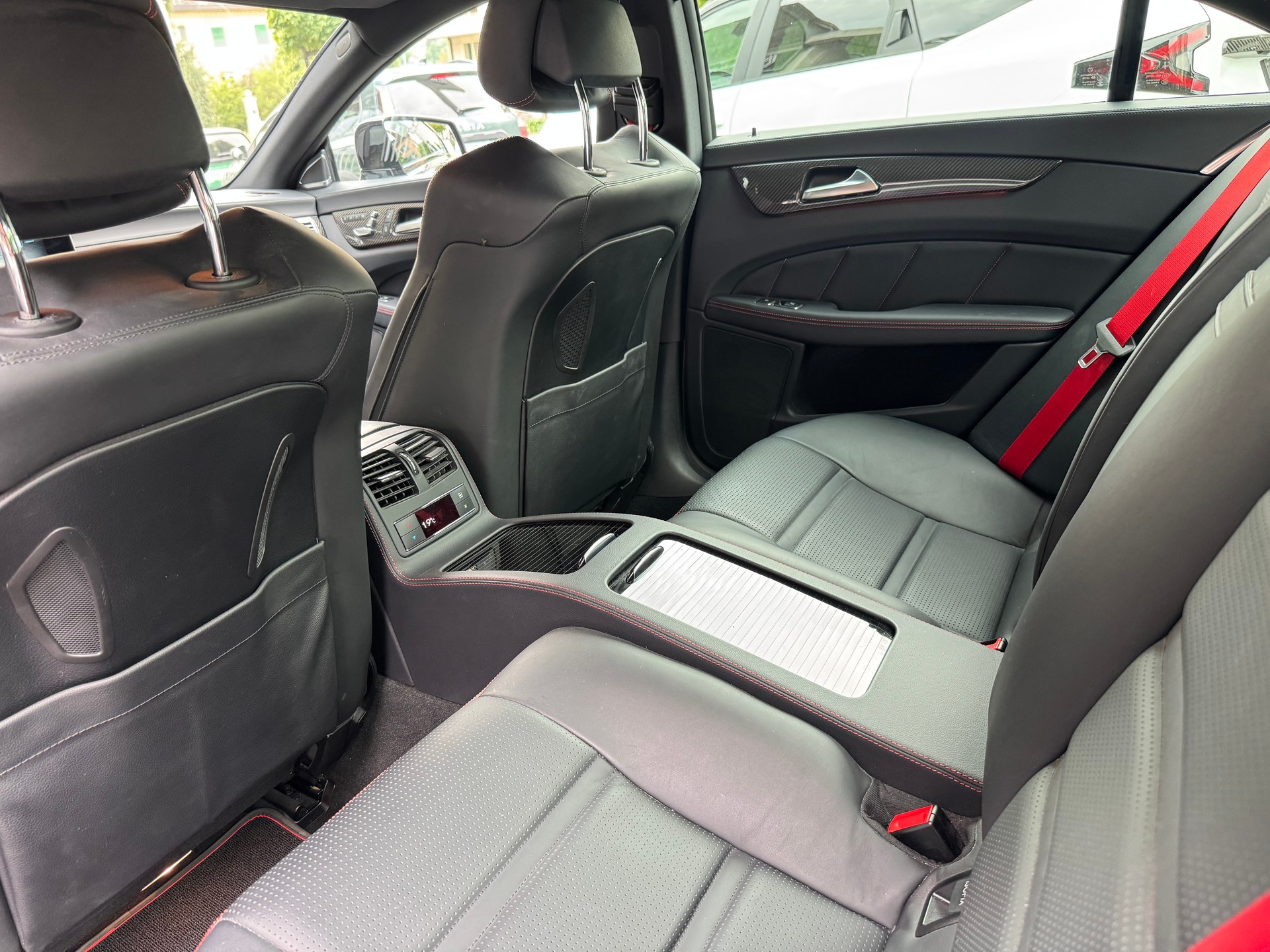 MERCEDES-BENZ CLS 500 4Matic 9G-Tronic-image-11