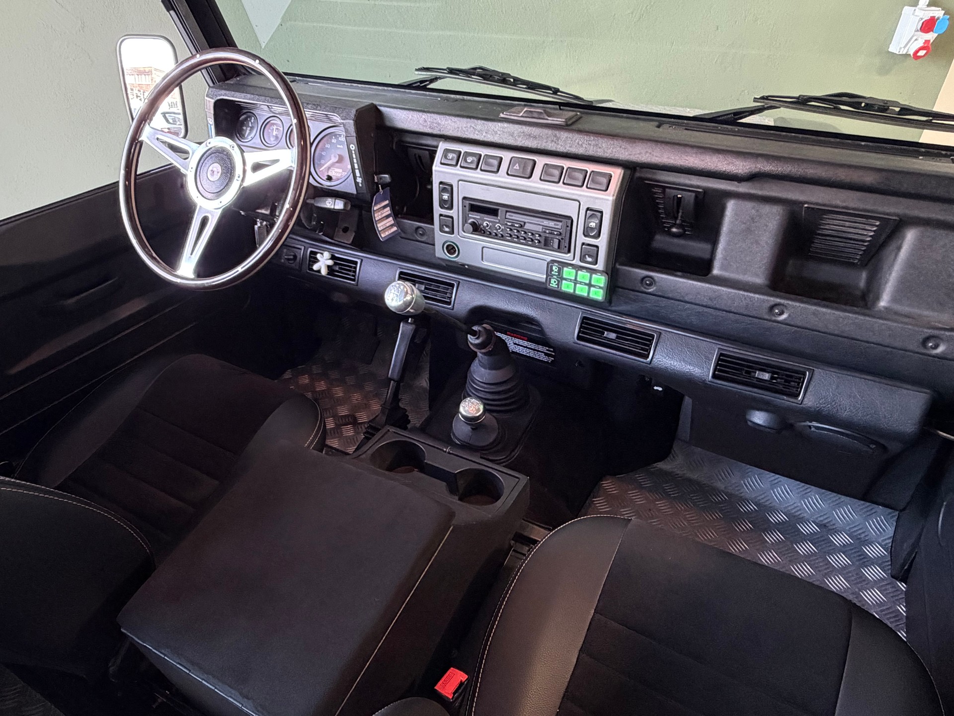 LAND ROVER Defender 110 2.5Td5 *CH-Fahrzeug*MFK 12.2025*-image-9
