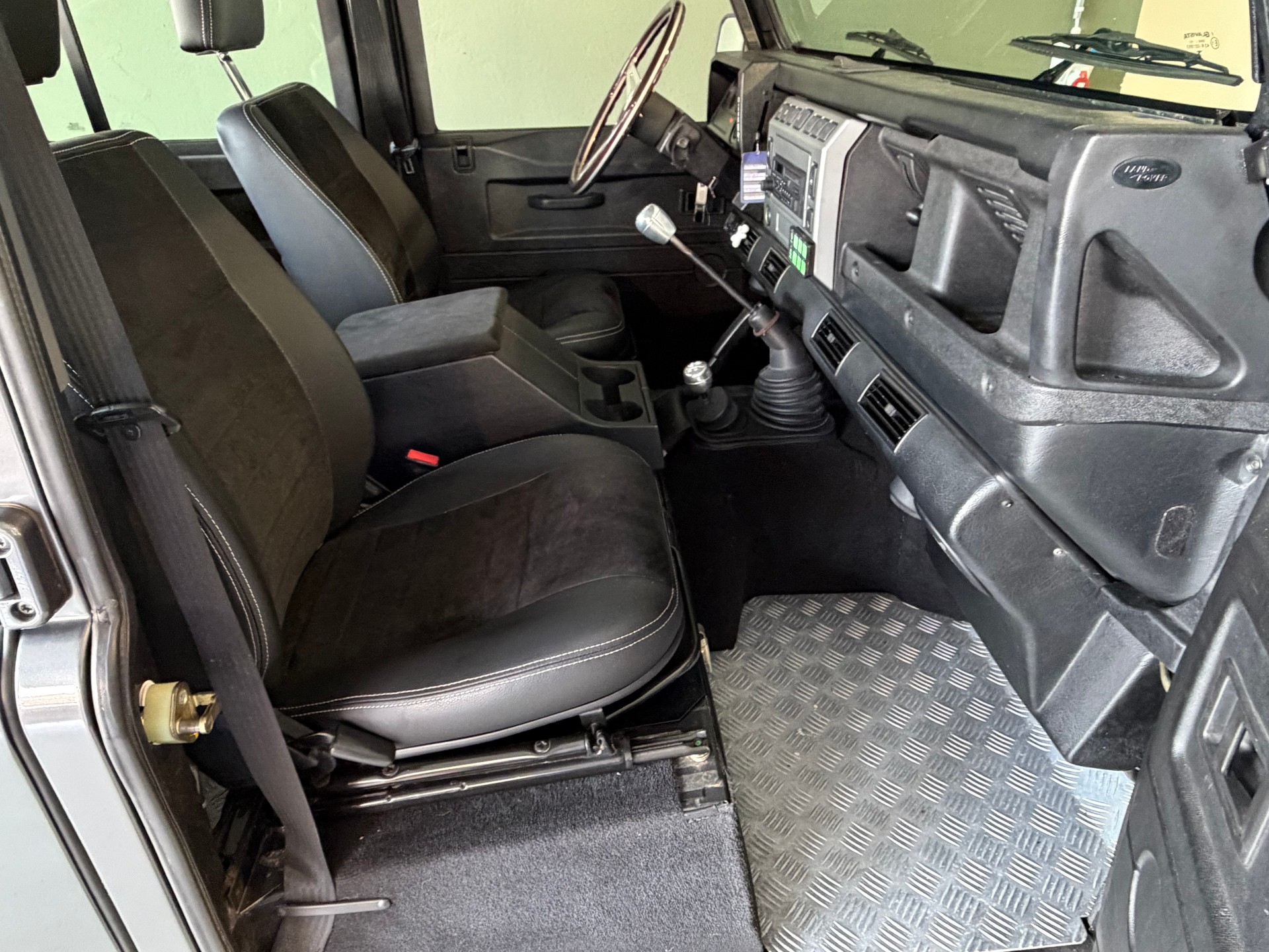 LAND ROVER Defender 110 2.5Td5 *CH-Fahrzeug*MFK 12.2025*-image-17
