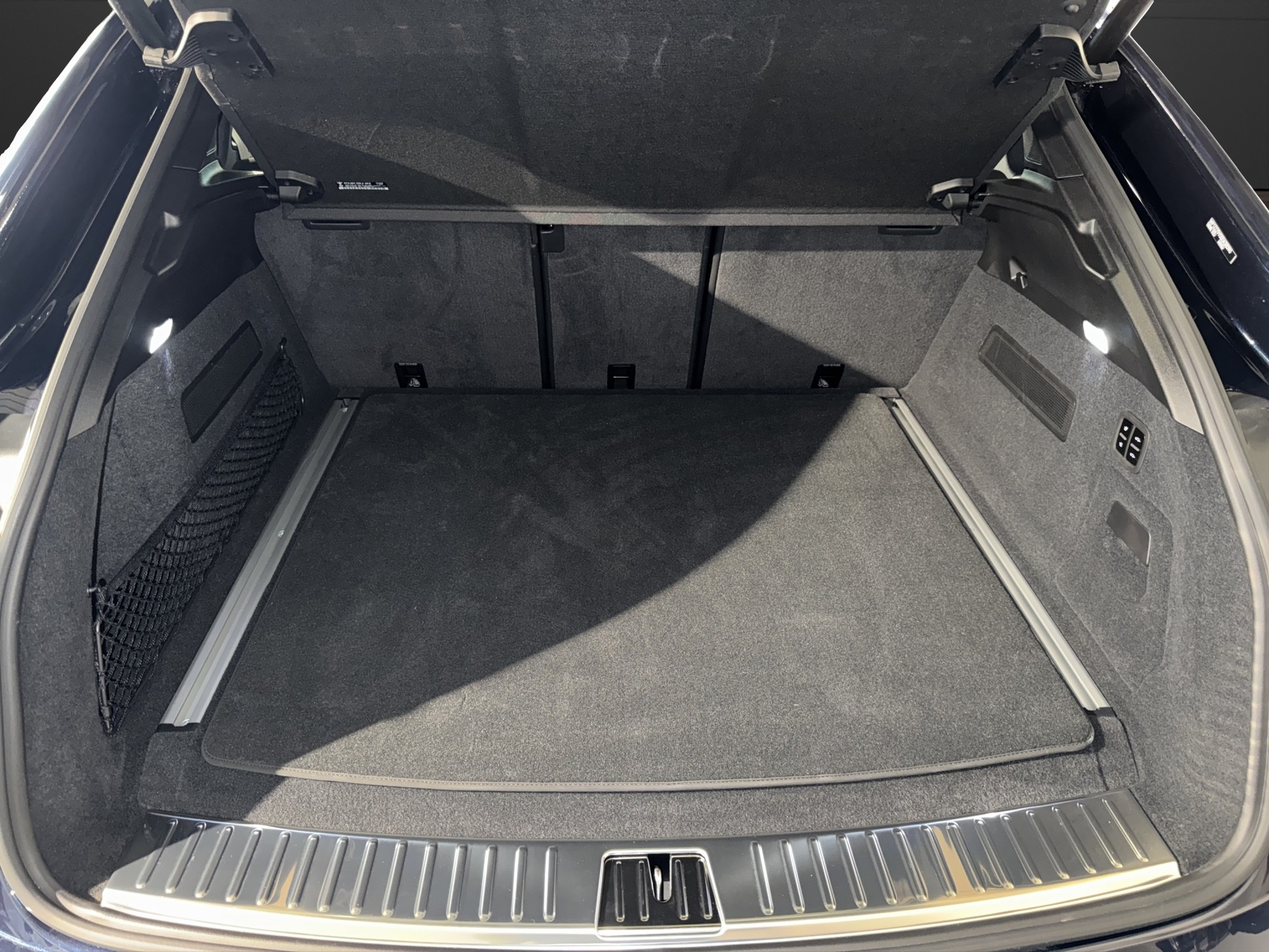 PORSCHE Cayenne Coupé 3.0 V6 E-Hybrid-image-16