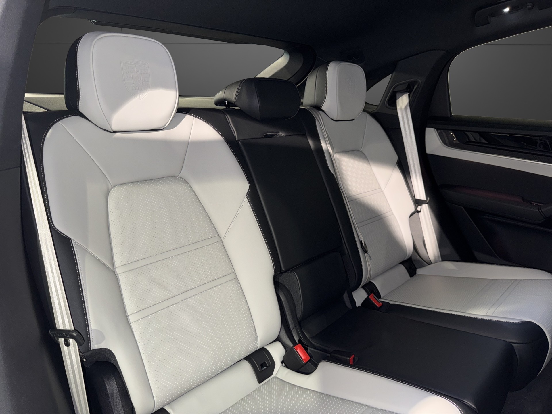 PORSCHE Cayenne Coupé 3.0 V6 E-Hybrid-image-17
